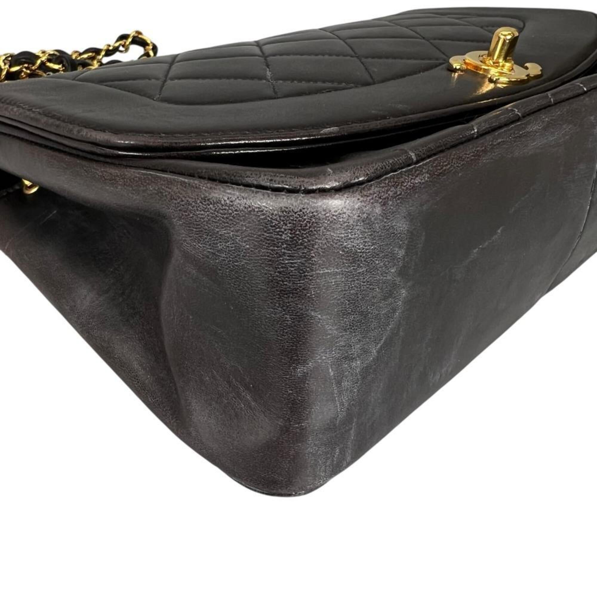 Chanel Black Leather Shoulder Bag (Pre-Owned)