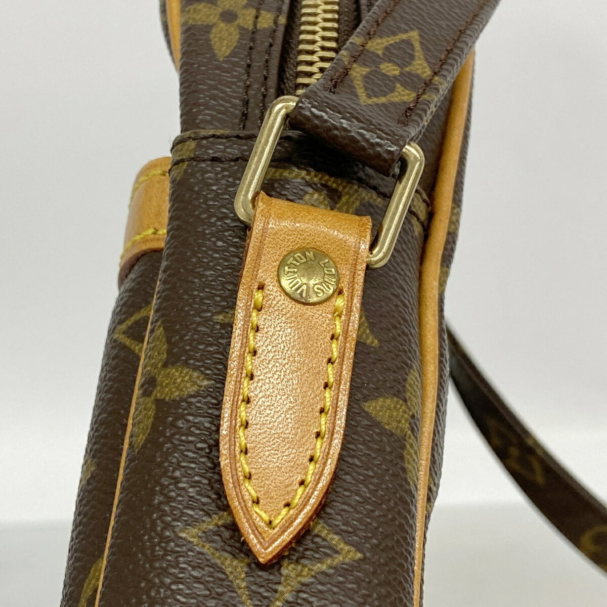 Louis Vuitton Brown Shoulder Bag (Pre-Owned)