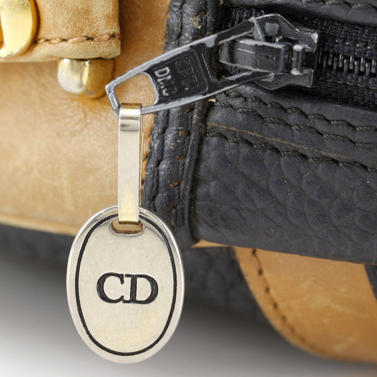 Christian Dior Black Leather Shoulder Bag (Pre-Owned)