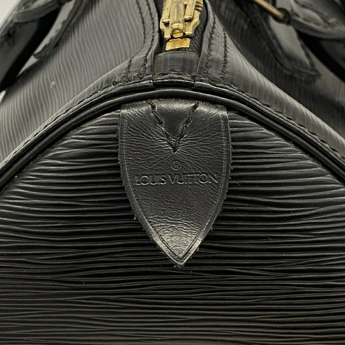 Louis Vuitton Noir Handbag (Pre-Owned)
