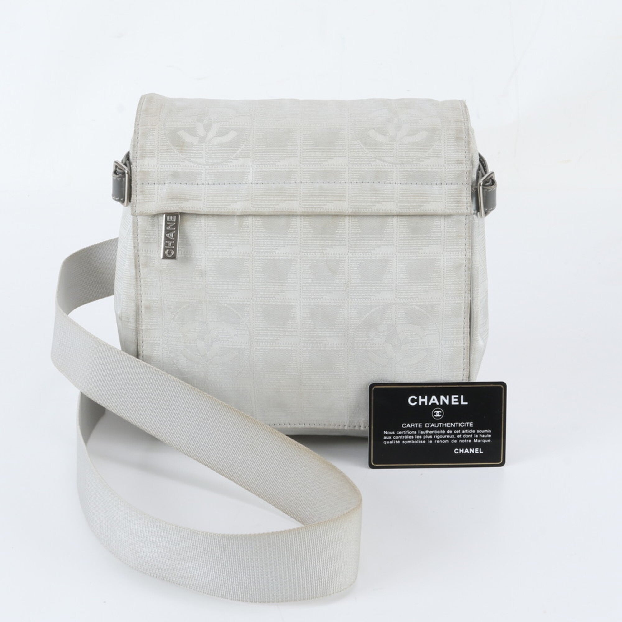 Chanel Gray Leather Nylon Shoulder Bag (Pre-Owned)