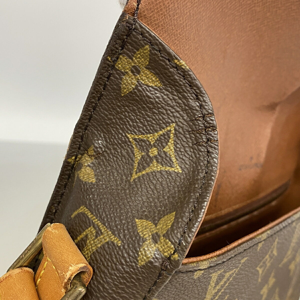 Louis Vuitton Brown Shoulder Bag (Pre-Owned)