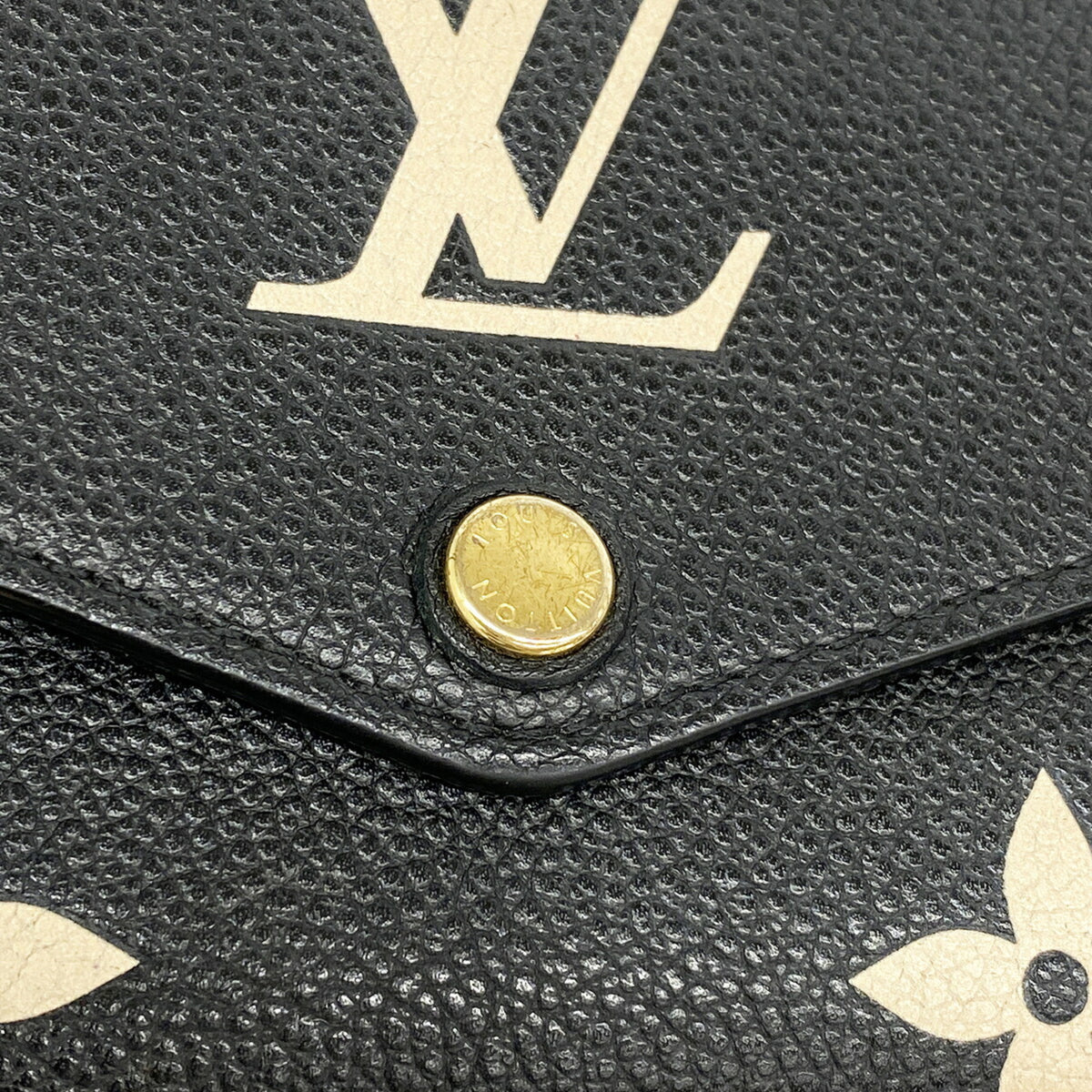 Louis Vuitton Beige Black Long Wallet (Bi-Fold) (Pre-Owned)