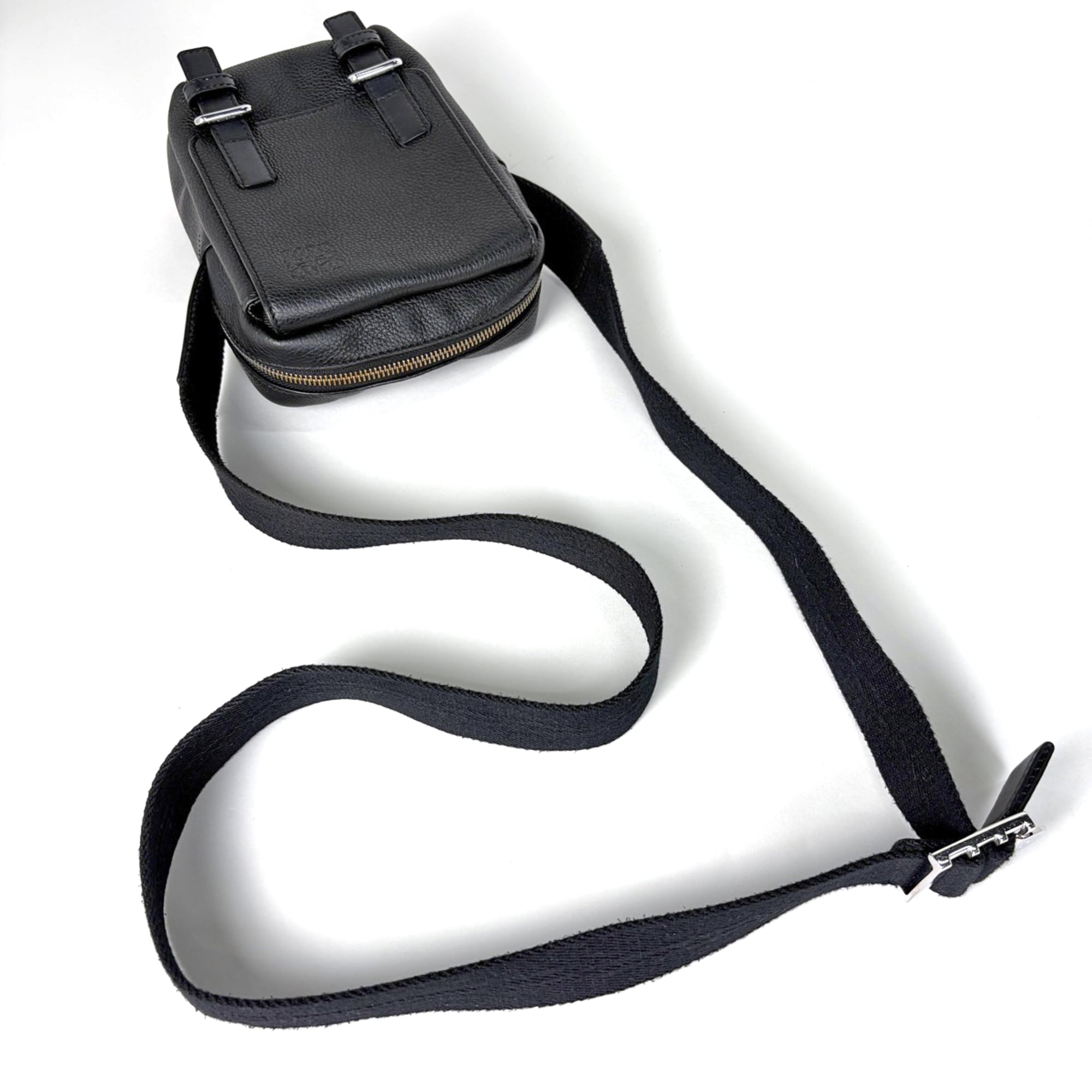 Loewe Black Leather Shoulder Bag (Pre-Owned)