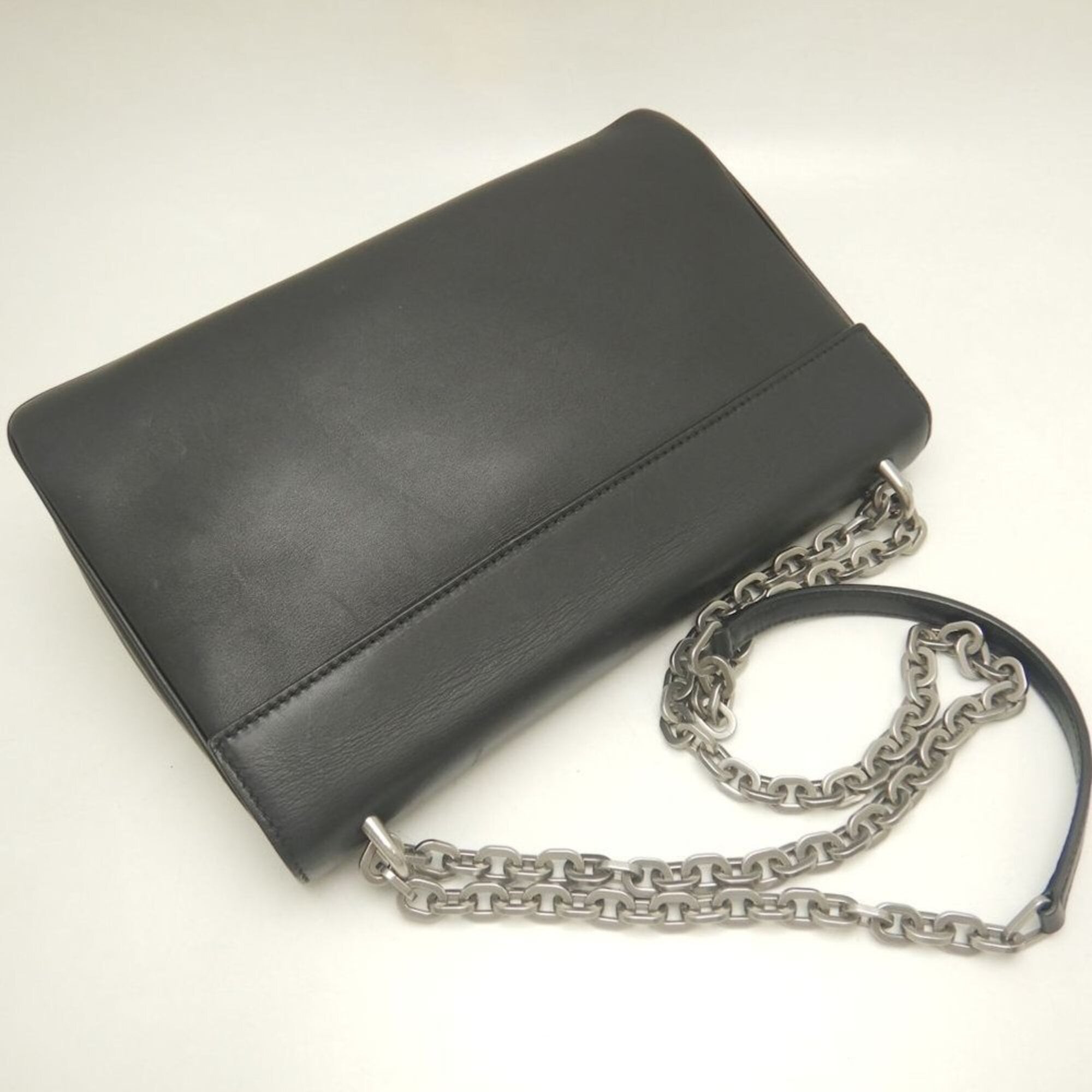 Prada Nero Leather Shoulder Bag (Pre-Owned)