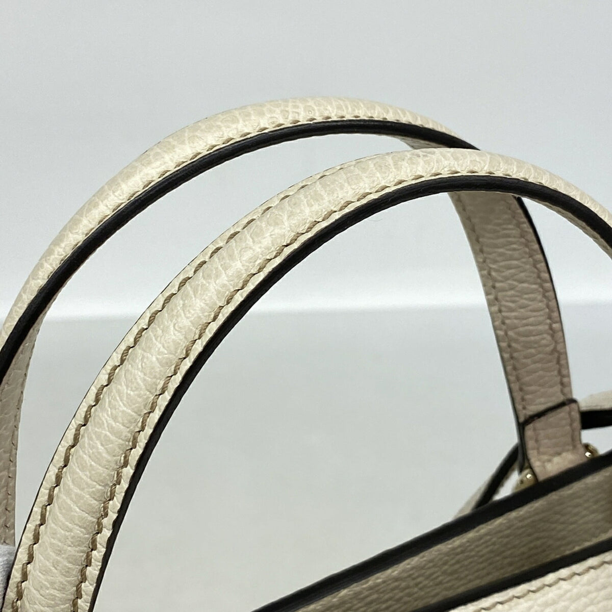 Gucci Ivory Leather Handbag (Pre-Owned)