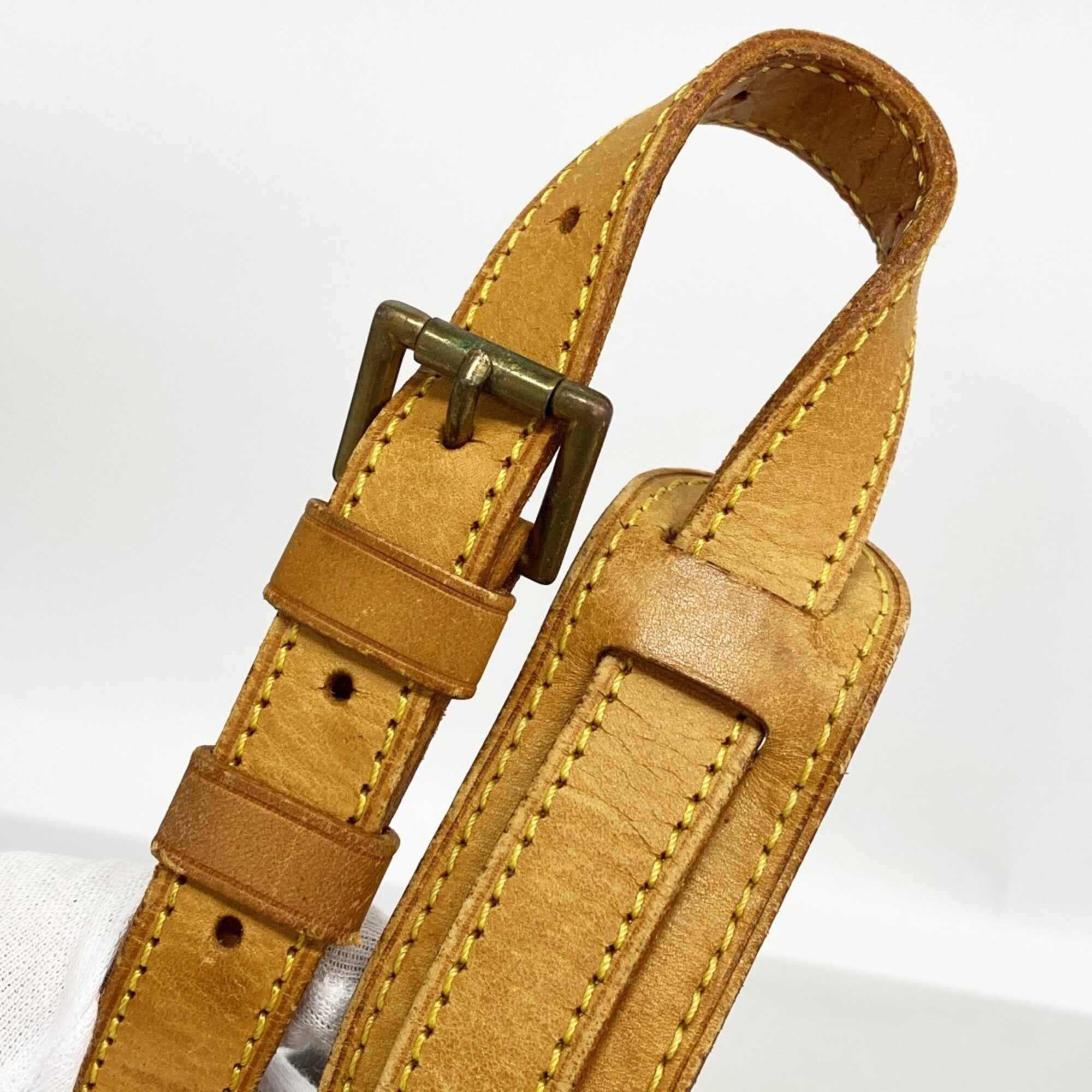 Louis Vuitton Brown Shoulder Bag (Pre-Owned)