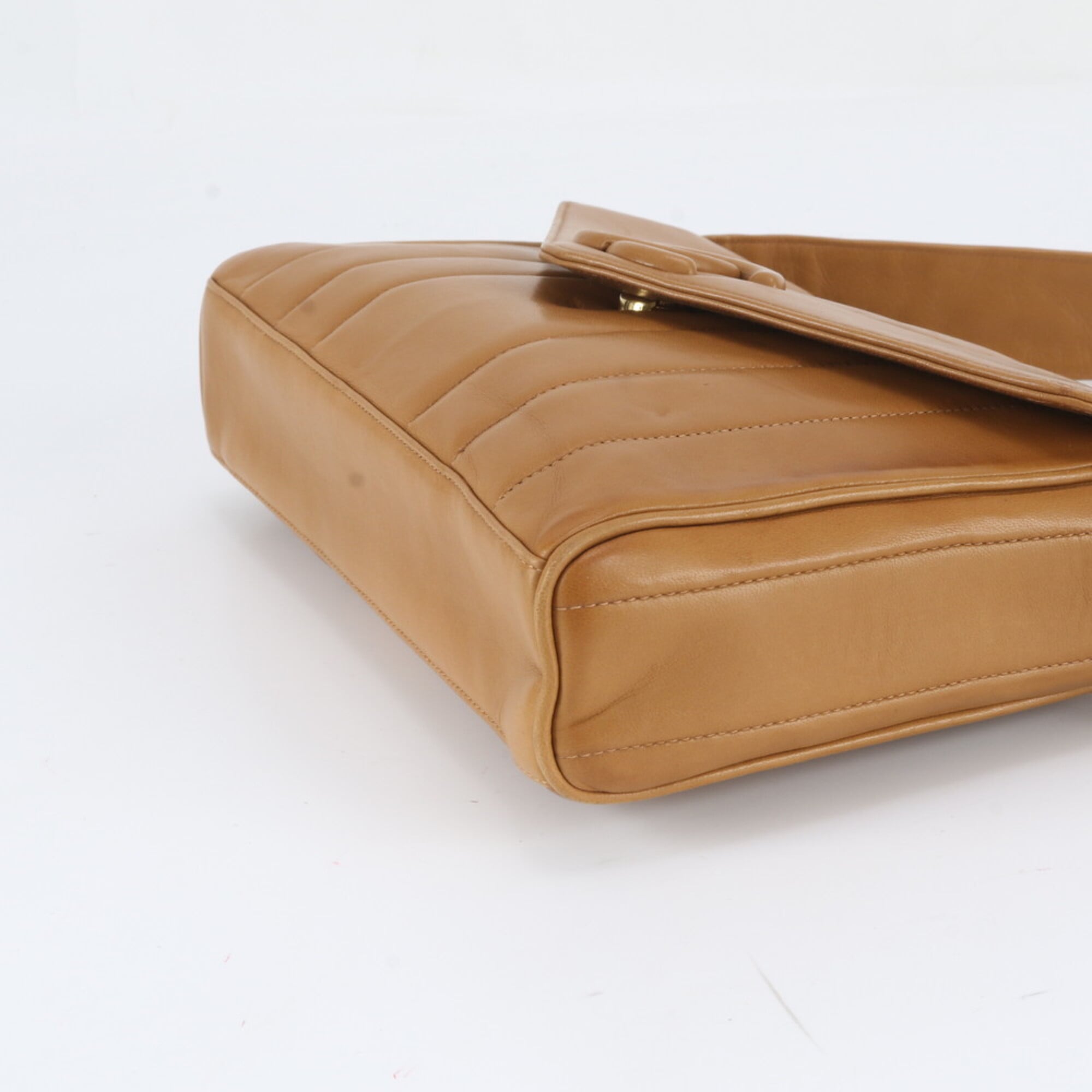Chanel Brown Leather Shoulder Bag (Pre-Owned)