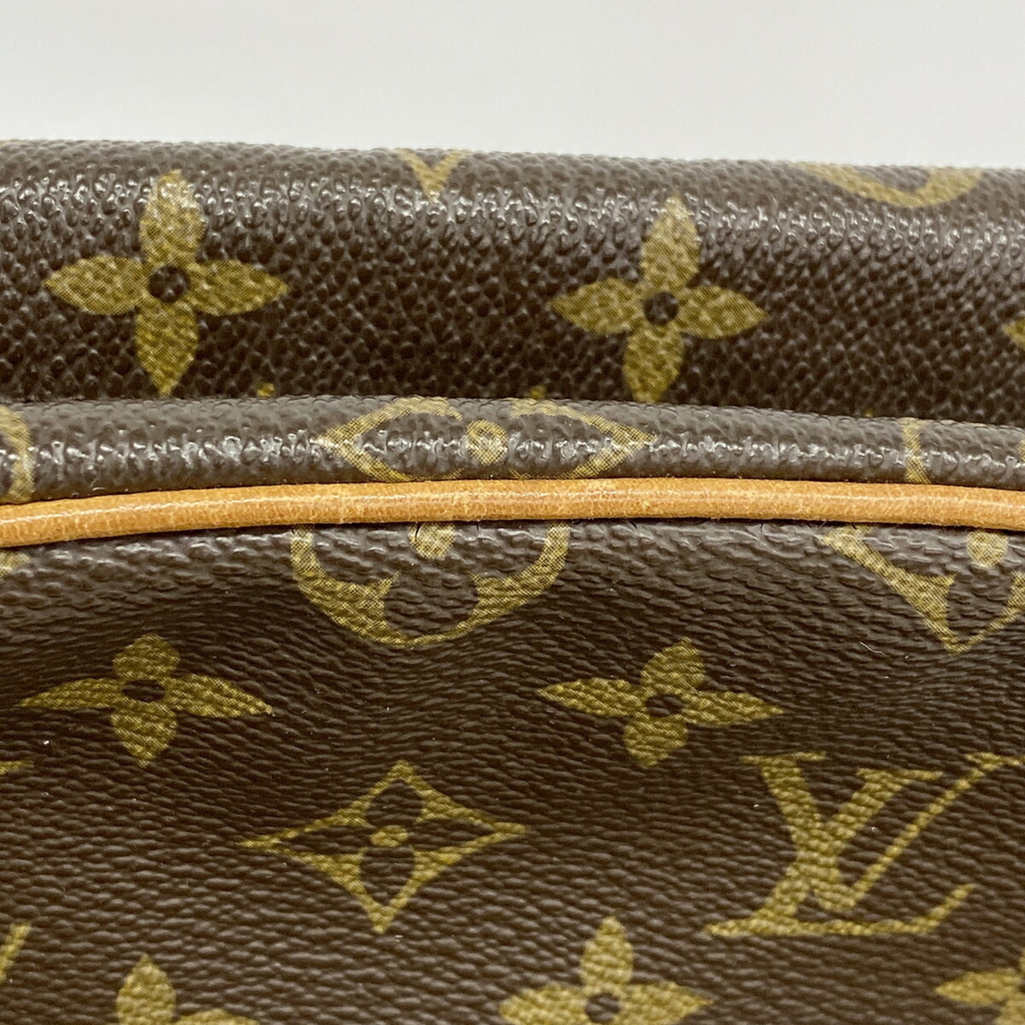 Louis Vuitton Brown Shoulder Bag (Pre-Owned)