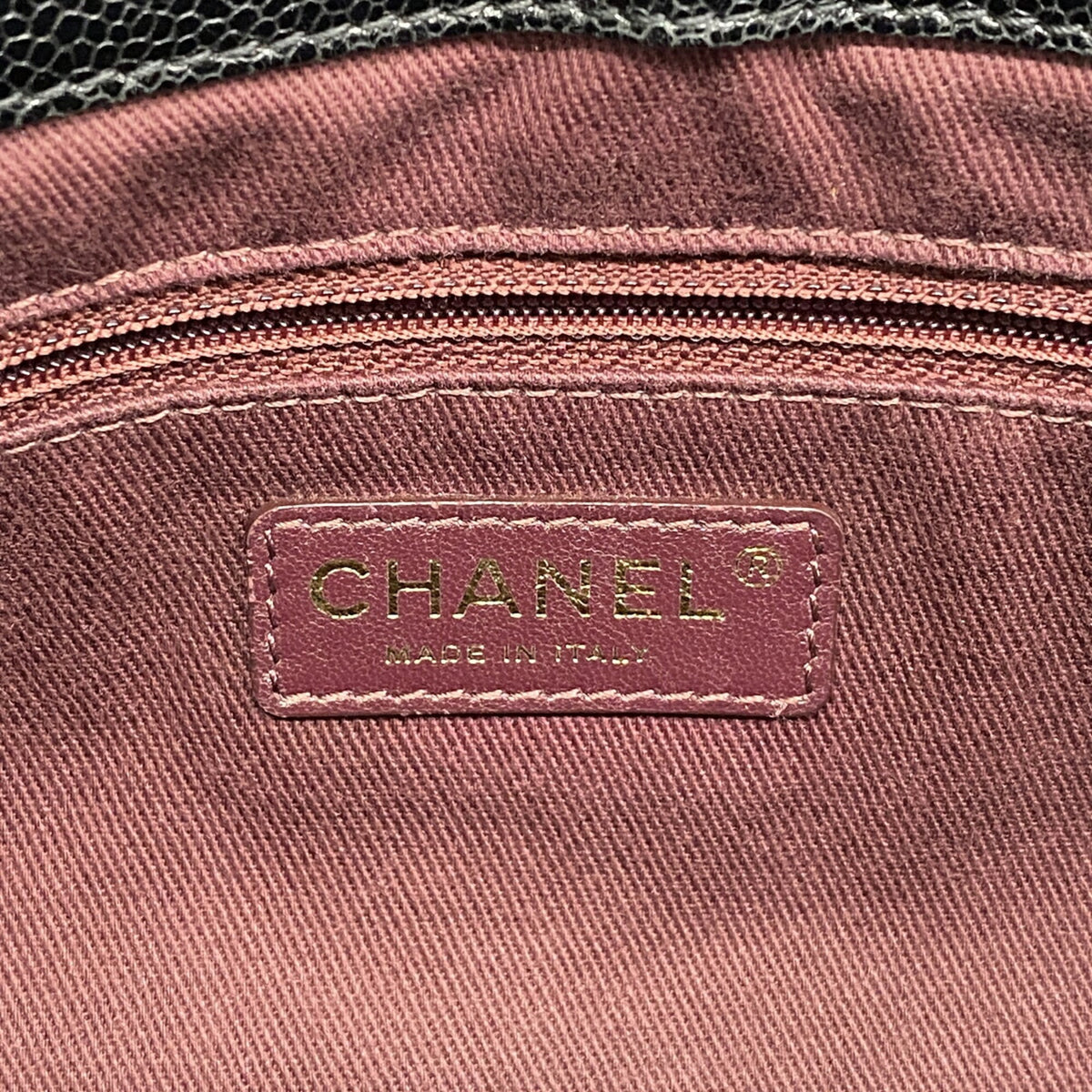 Chanel Black Grained Calfskin Shoulder Bag (Pre-Owned)