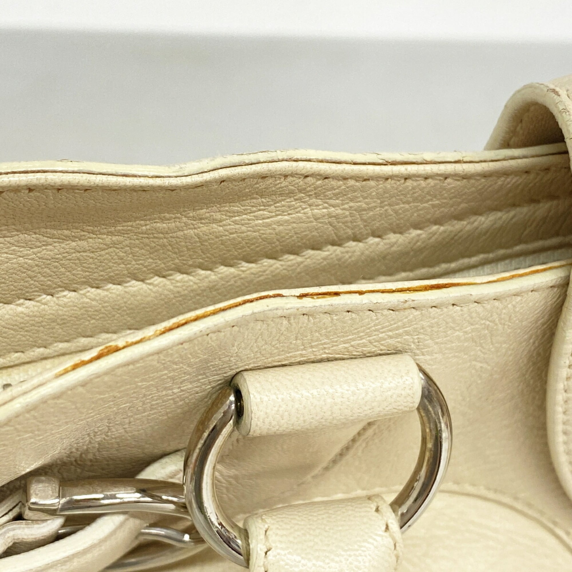 Salvatore Ferragamo White Leather Handbag (Pre-Owned)