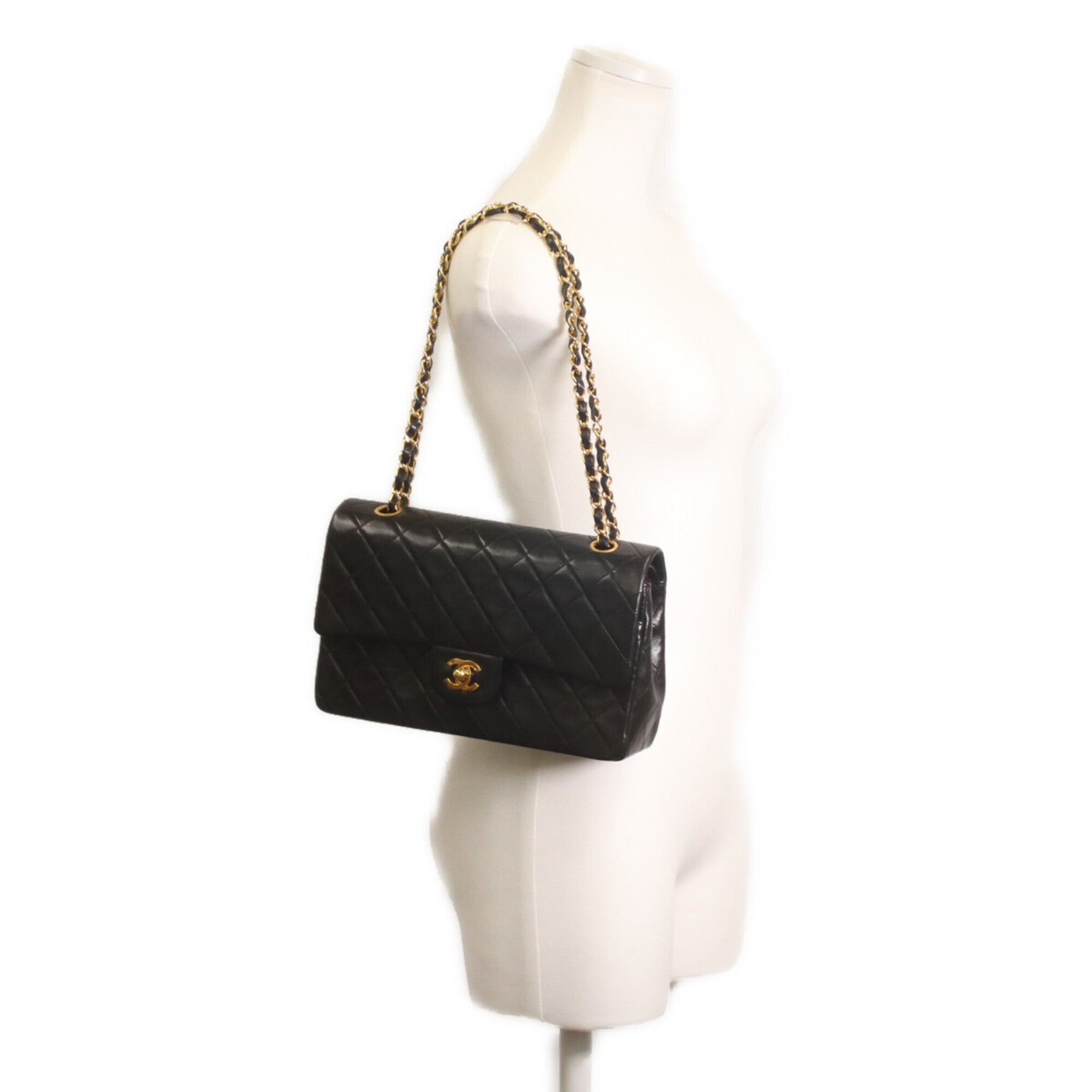 Chanel Black Leather Shoulder Bag (Pre-Owned)