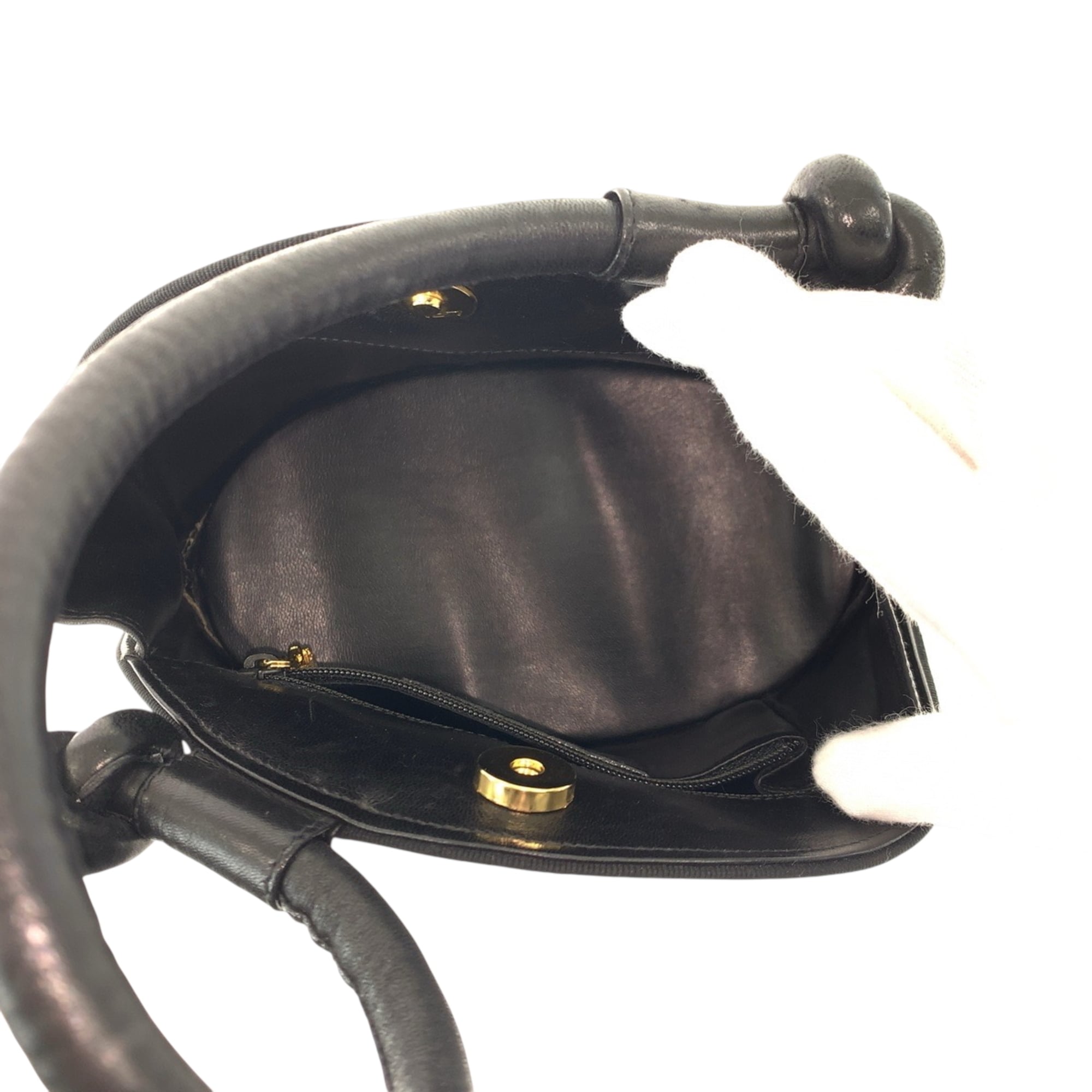 Salvatore Ferragamo Black Leather Handbag (Pre-Owned)