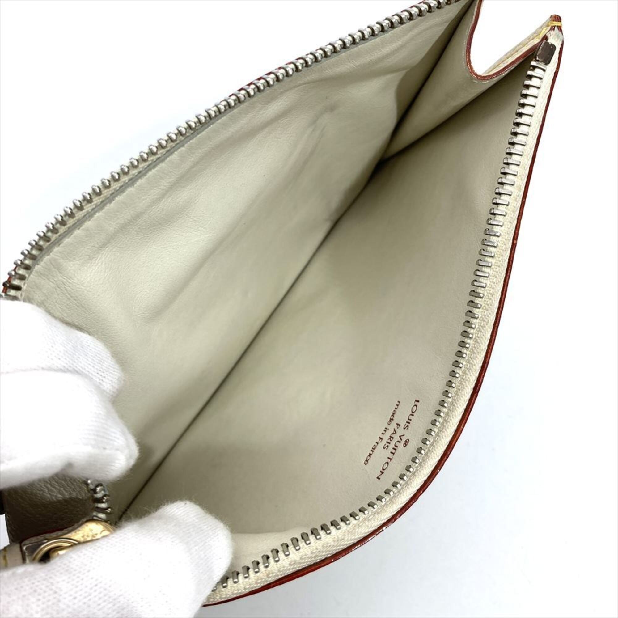 Louis Vuitton Blanc White Suhali Leather Handbag Pouch (Pre-Owned)