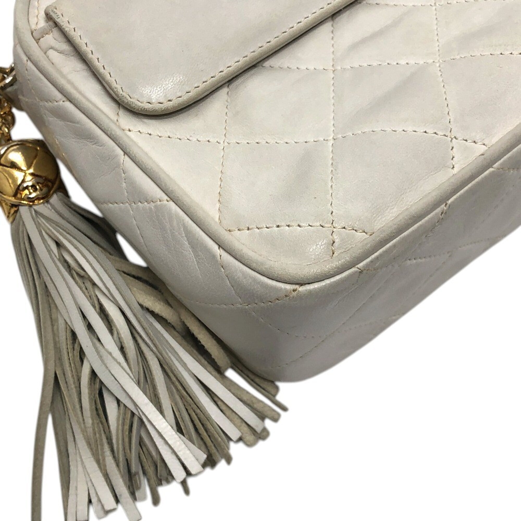 Chanel White Leather Pochette Shoulder Bag (Pre-Owned)