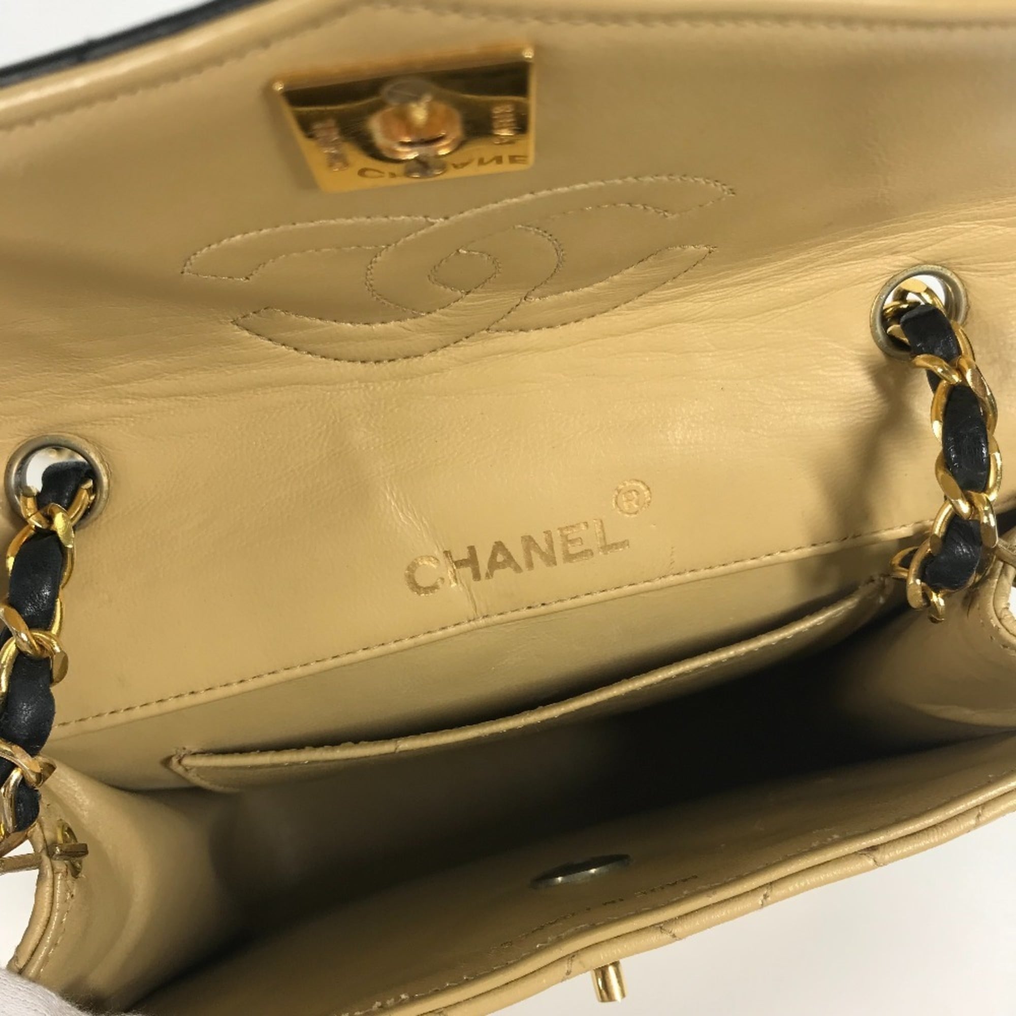 Chanel Beige Black Leather Shoulder Bag (Pre-Owned)