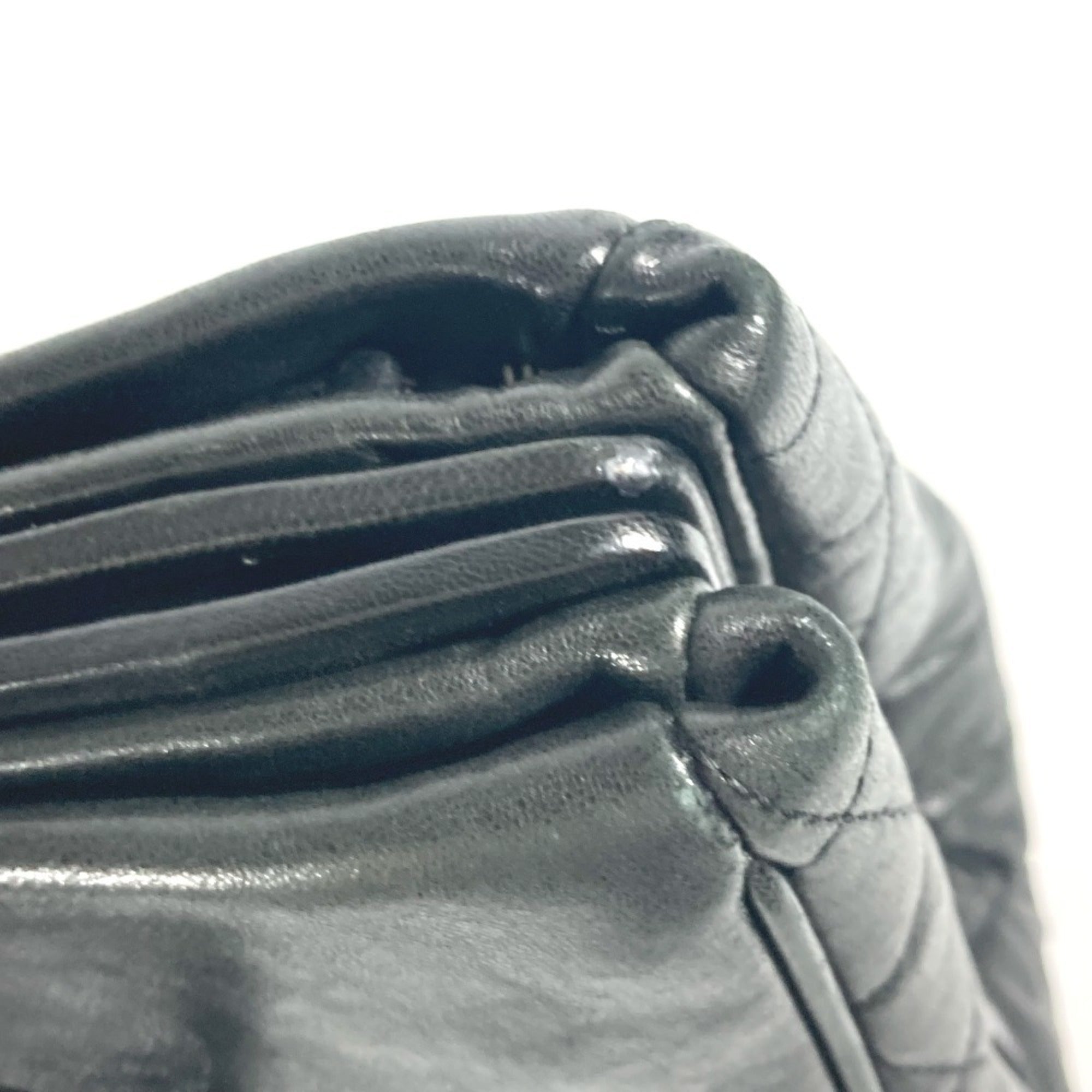 Chanel Black Leather Shoulder Bag (Pre-Owned)