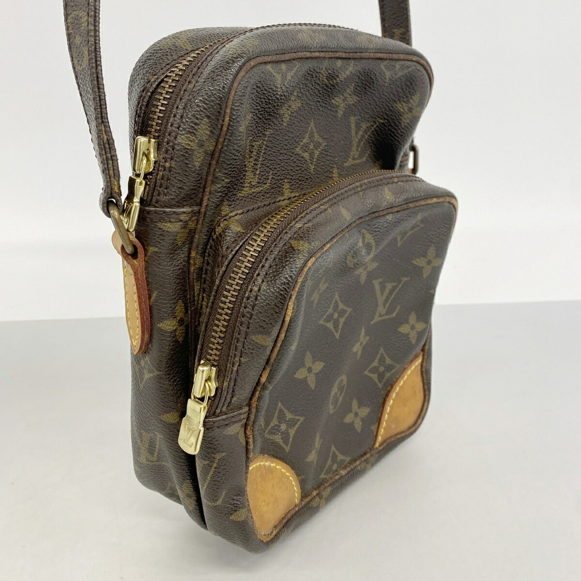 Louis Vuitton Brown Shoulder Bag (Pre-Owned)