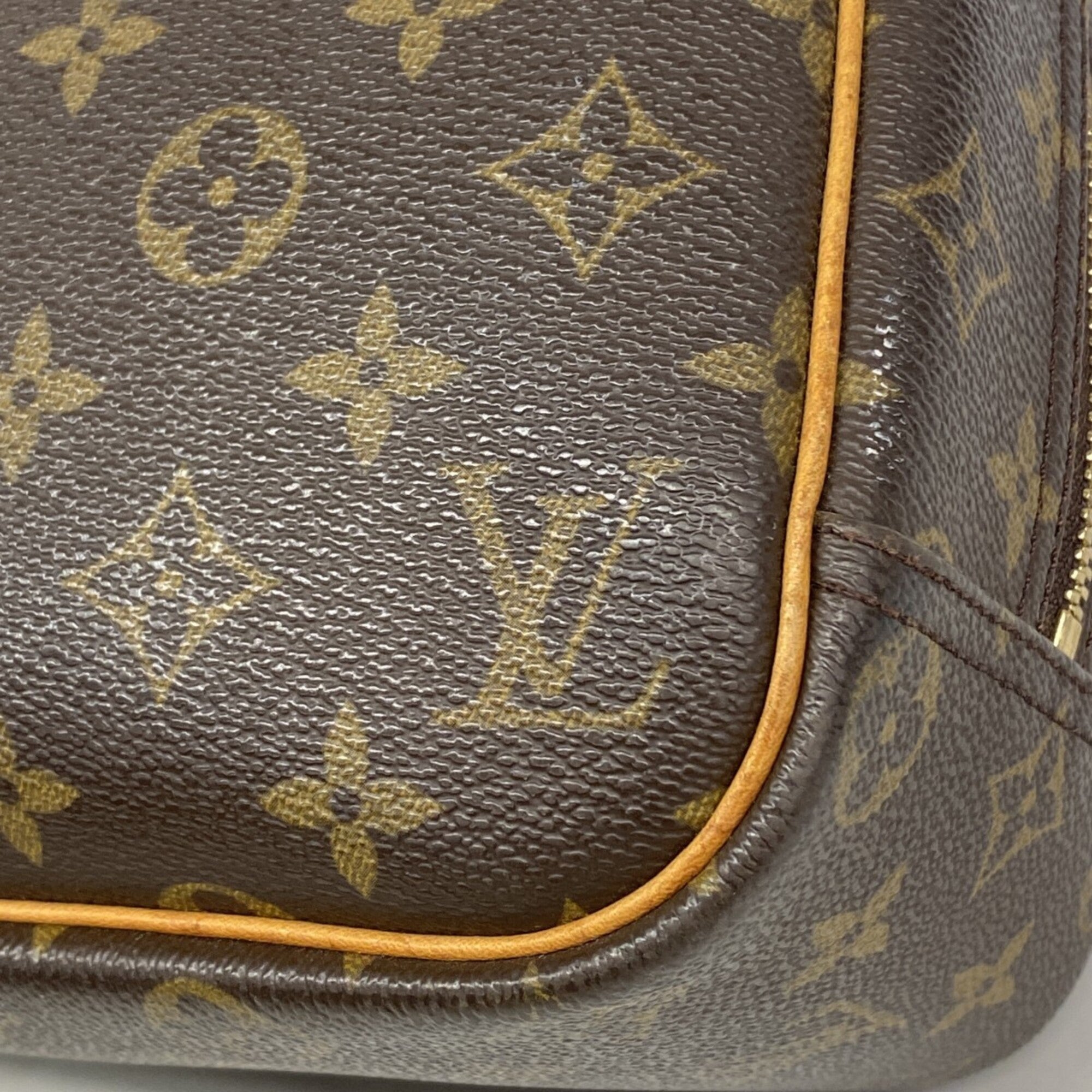 Louis Vuitton Brown Handbag (Pre-Owned)