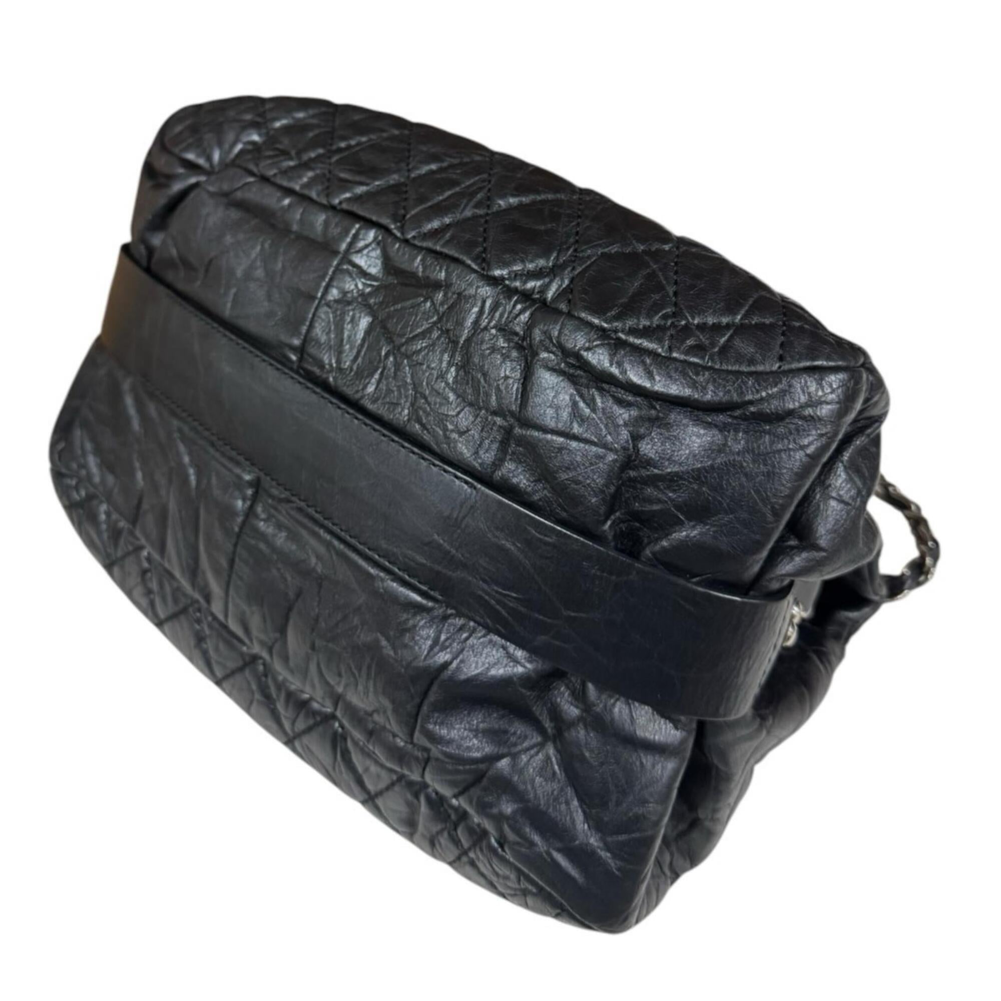 Chanel Matelasse Black Leather Shoulder Bag (Pre-Owned)