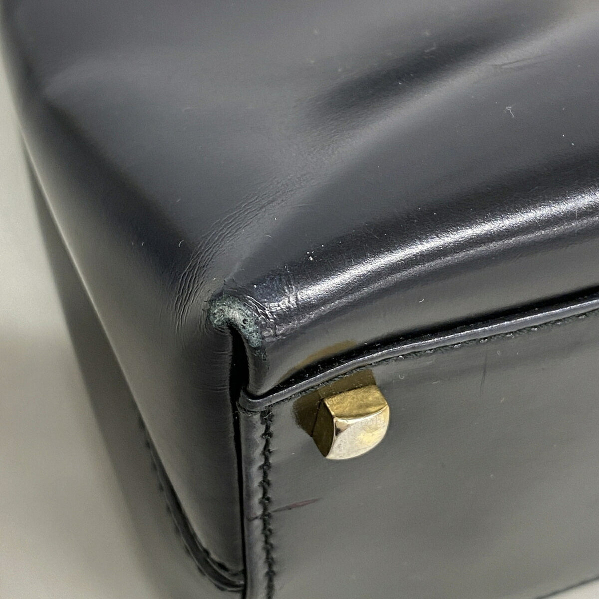 Salvatore Ferragamo Black Leather Handbag (Pre-Owned)