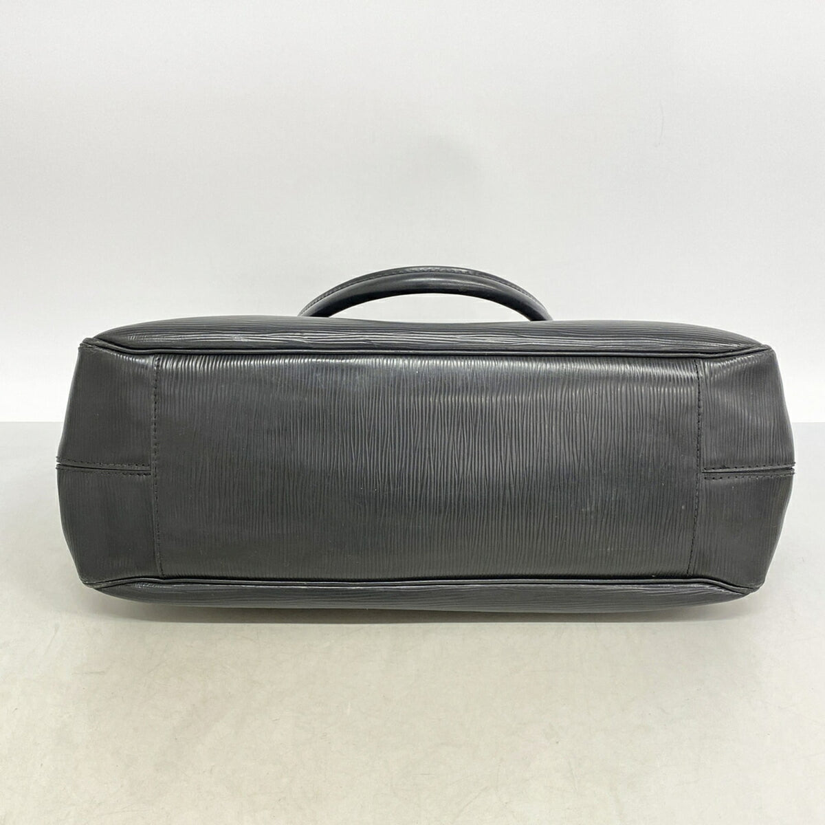 Louis Vuitton Noir Handbag (Pre-Owned)