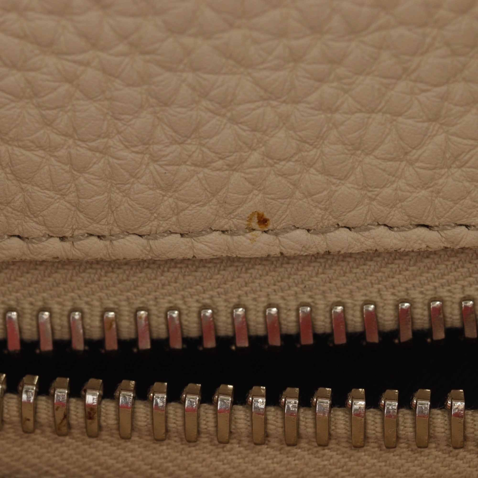 Fendi Red Color Leather Handbag (Pre-Owned)