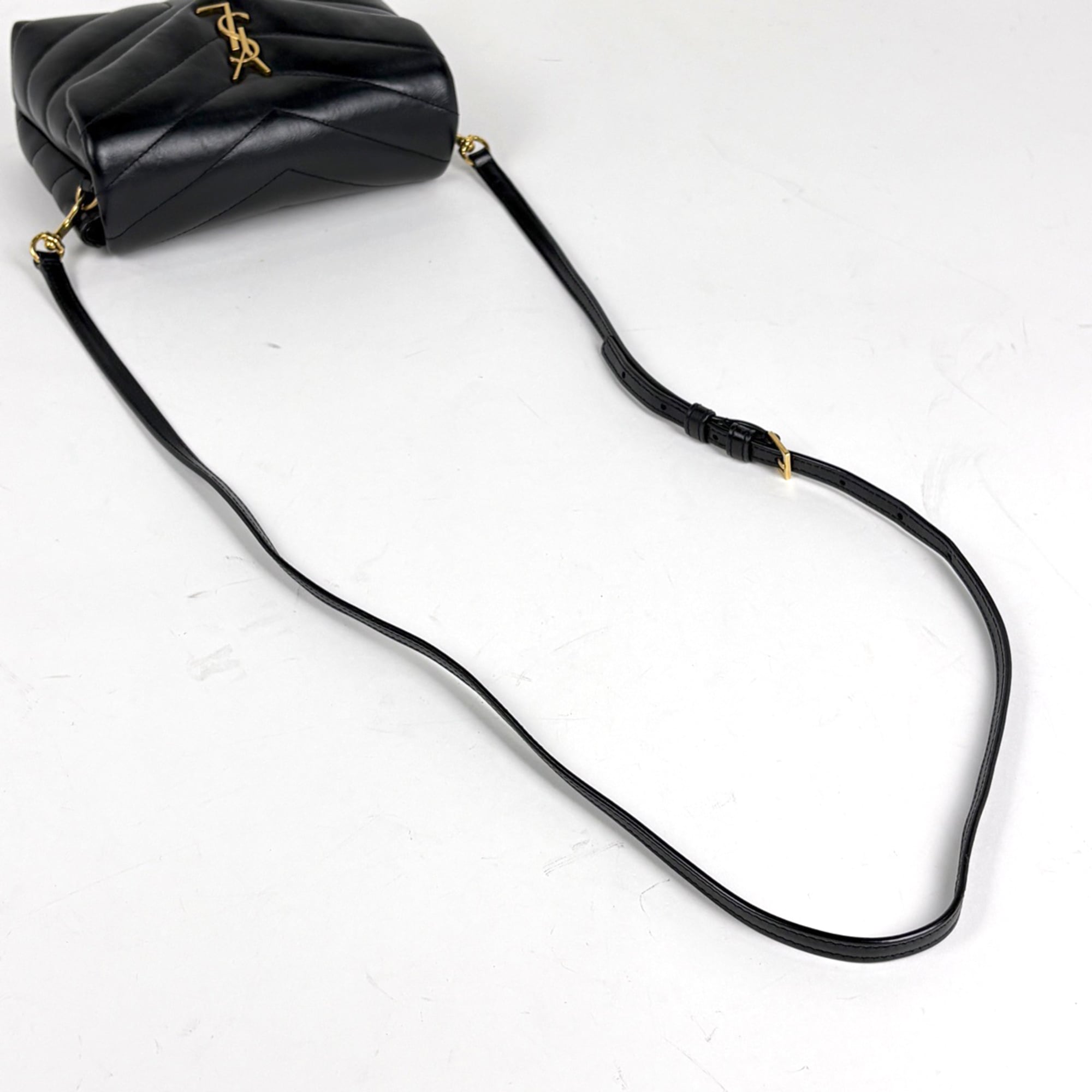 Yves Saint Laurent Black Leather Shoulder Bag (Pre-Owned)