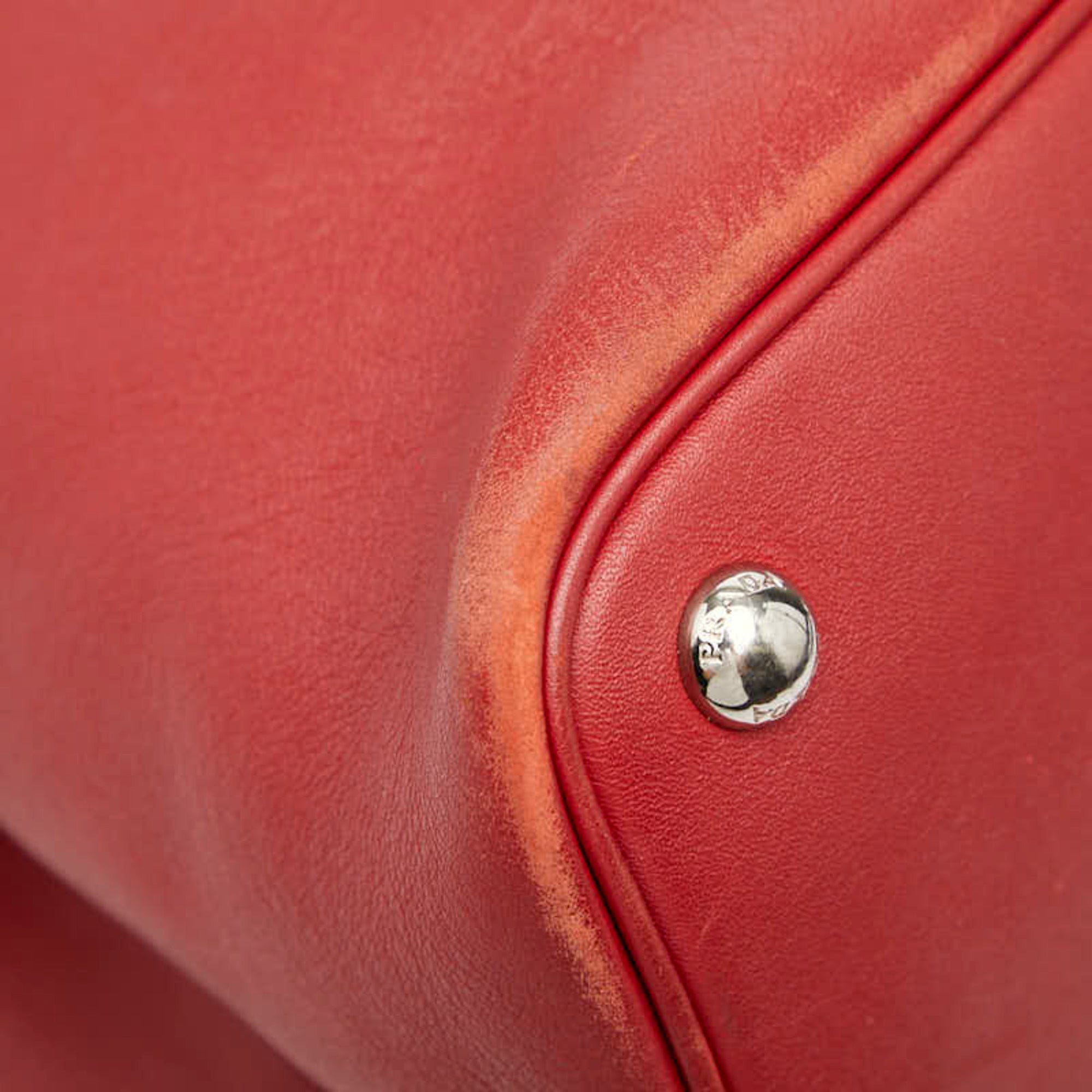 Prada Red Color Leather Shoulder Bag Tote Bag (Pre-Owned)