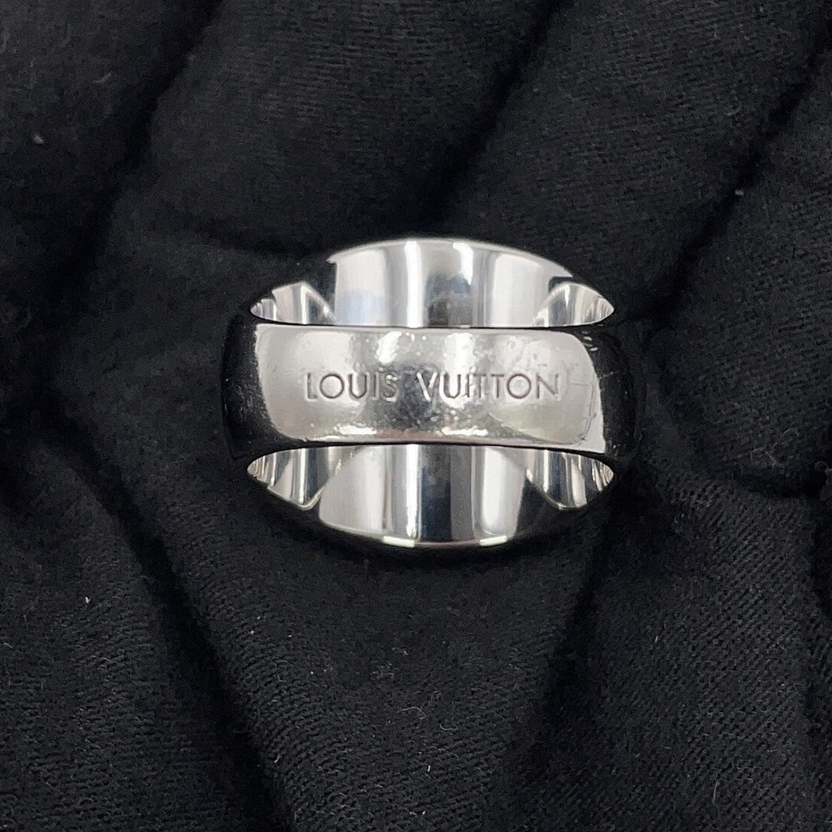 Louis Vuitton Silver Noir Metal Band Ring (Pre-Owned)
