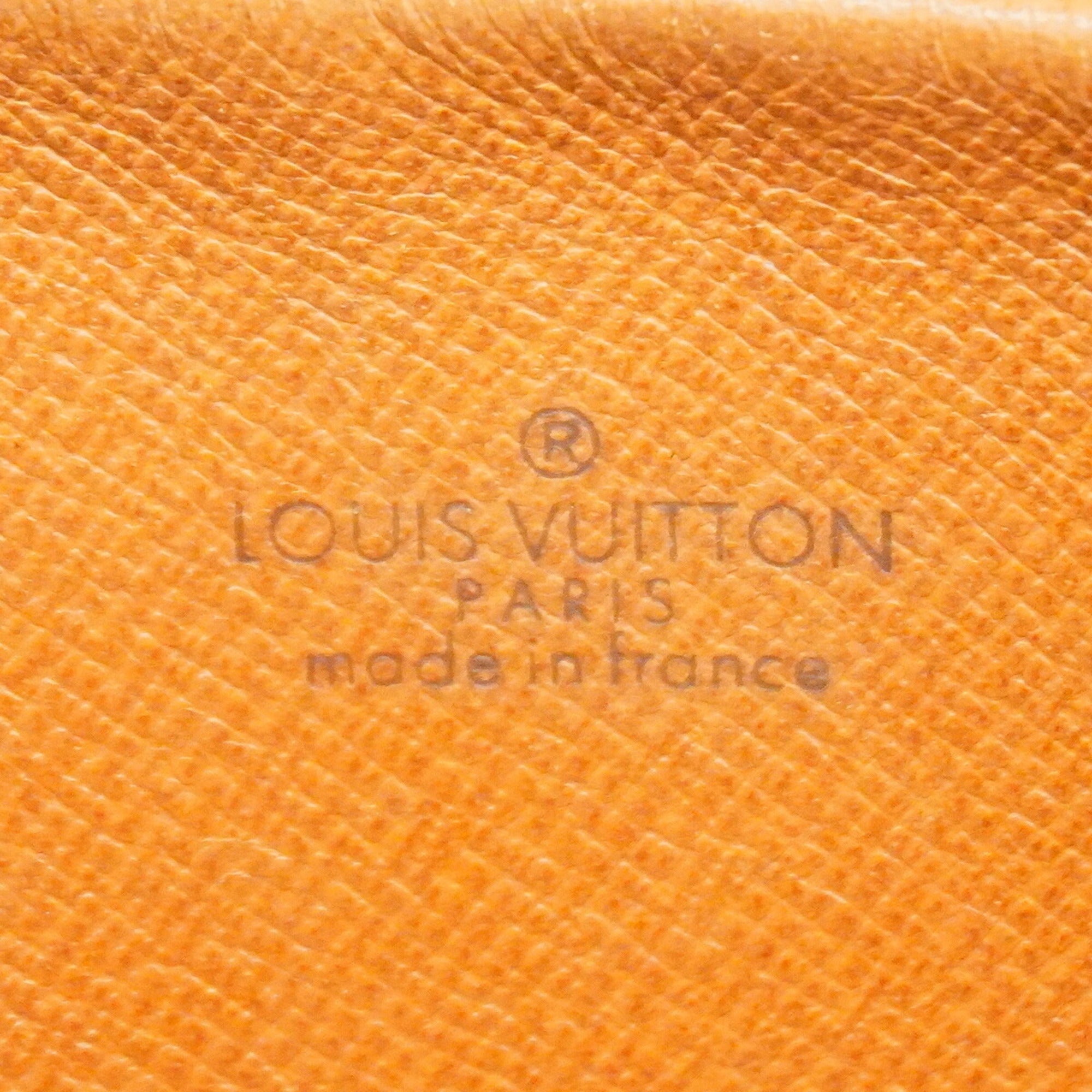 Louis Vuitton Brown Clutch Bag (Pre-Owned)