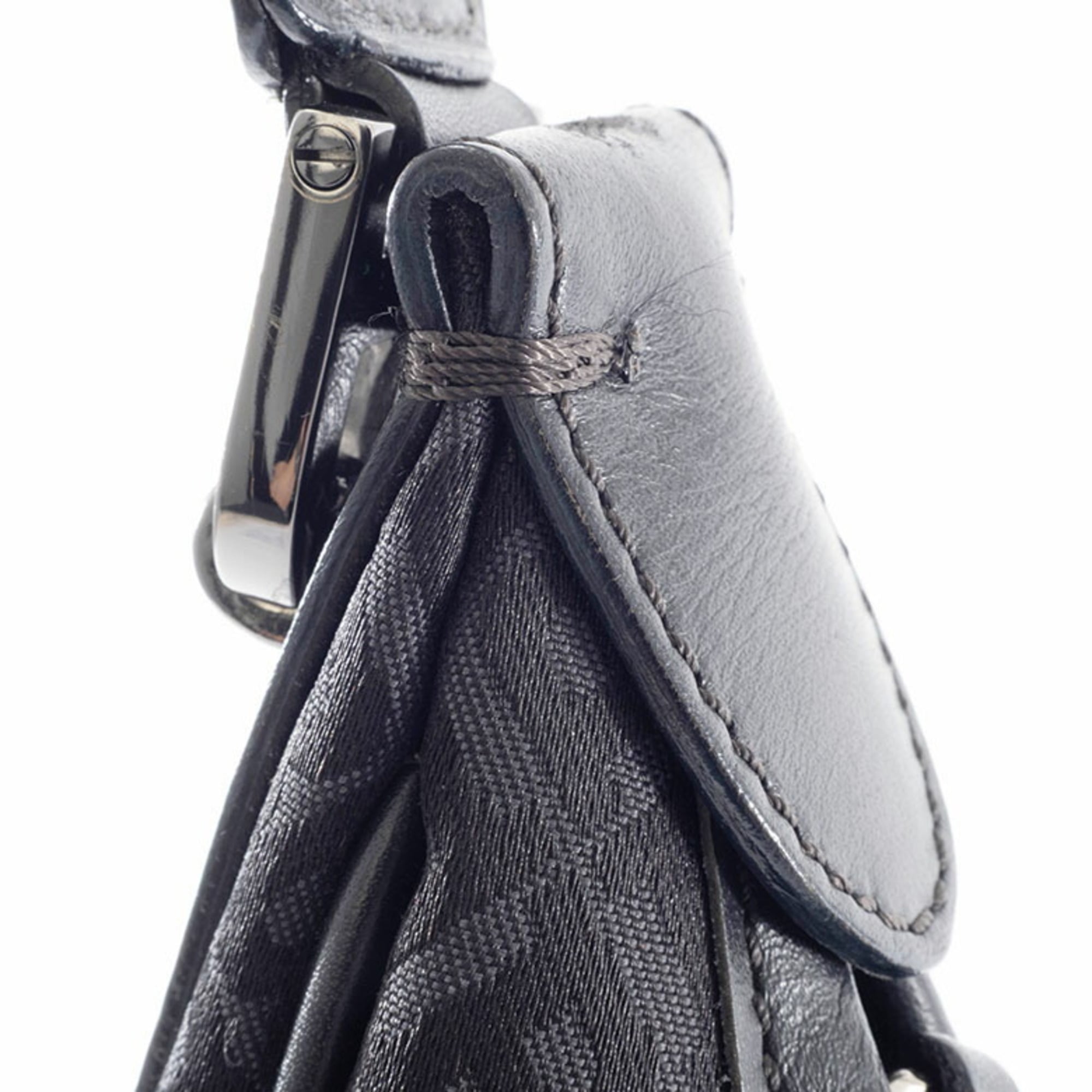 Bally Black Nylon Leather Shoulder Bag (Pre-Owned)