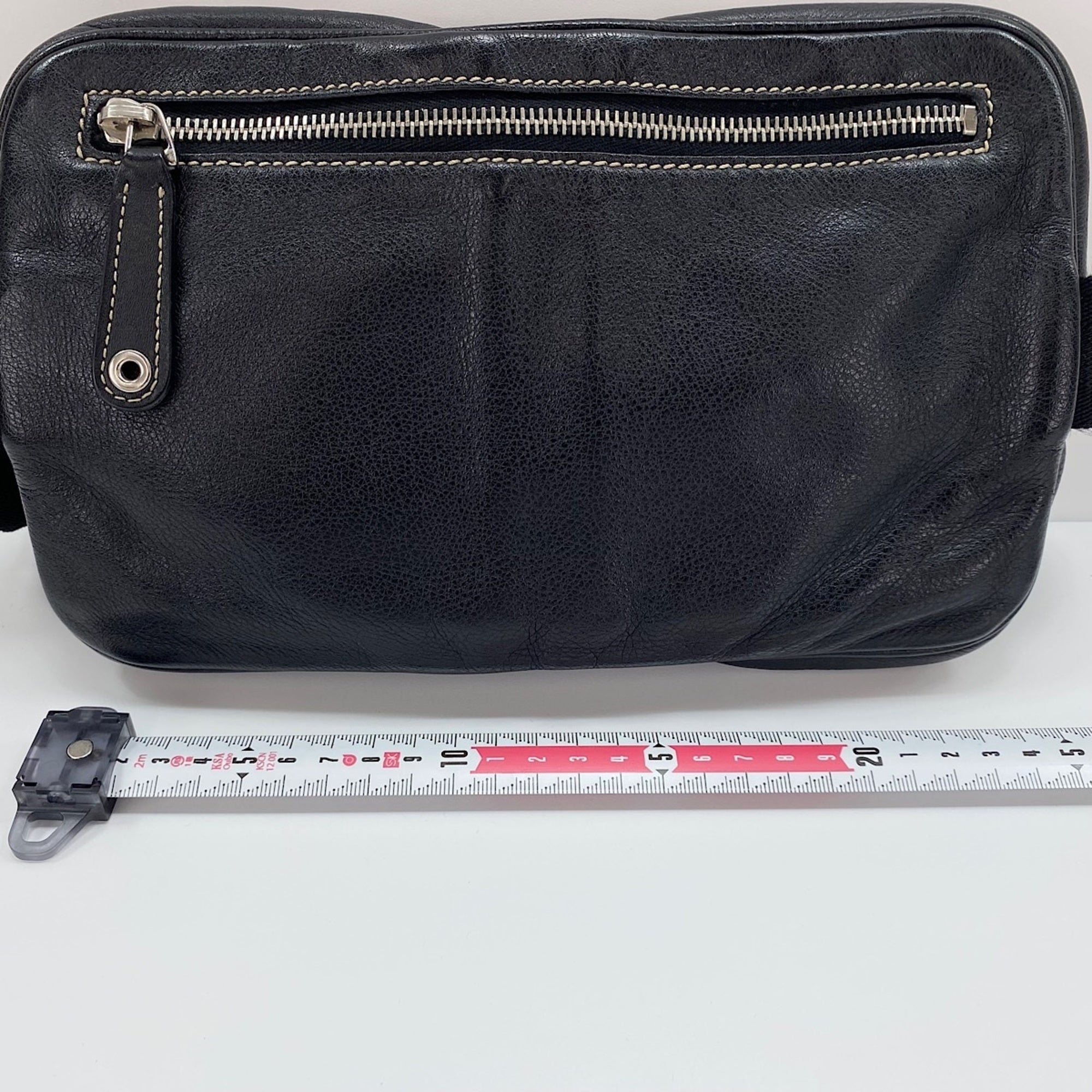 Gucci Black Leather Fanny Pack (Pre-Owned)