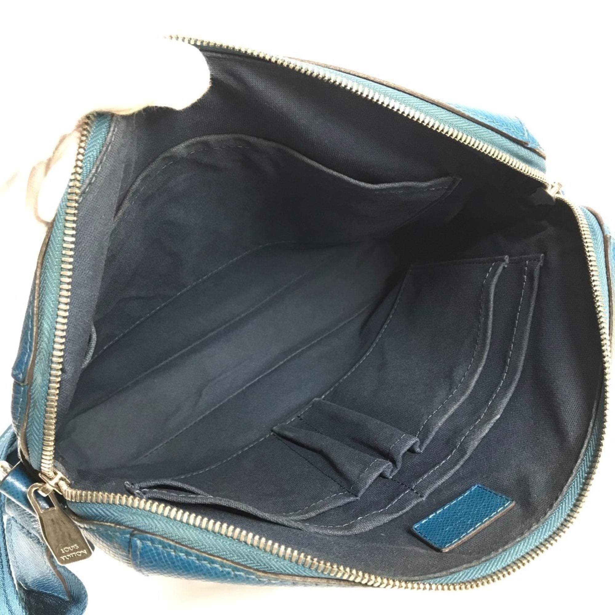 Louis Vuitton Blue Taiga Leather Messenger Bag Shoulder Bag (Pre-Owned)