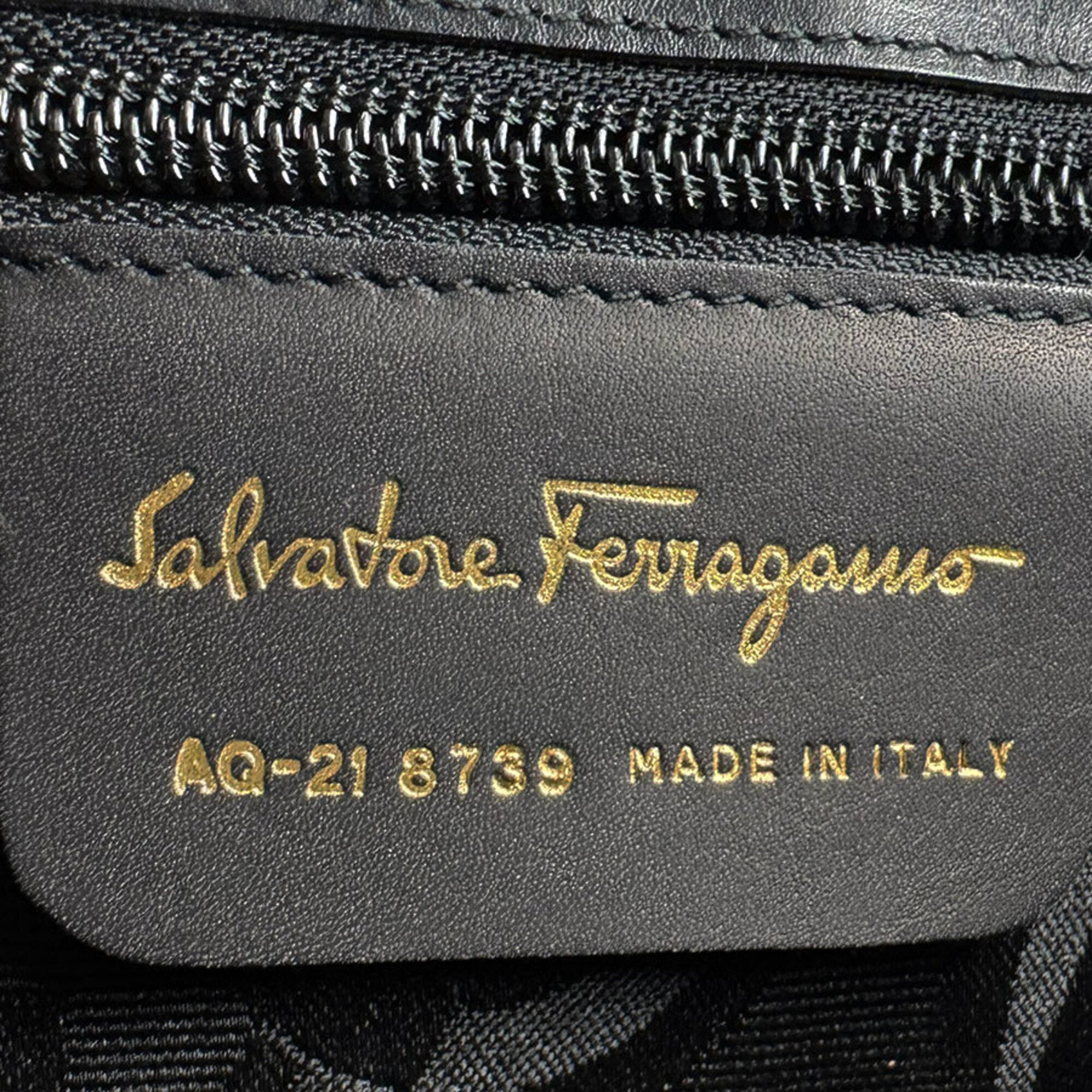 Salvatore Ferragamo Black Leather Handbag Shoulder Bag (Pre-Owned)