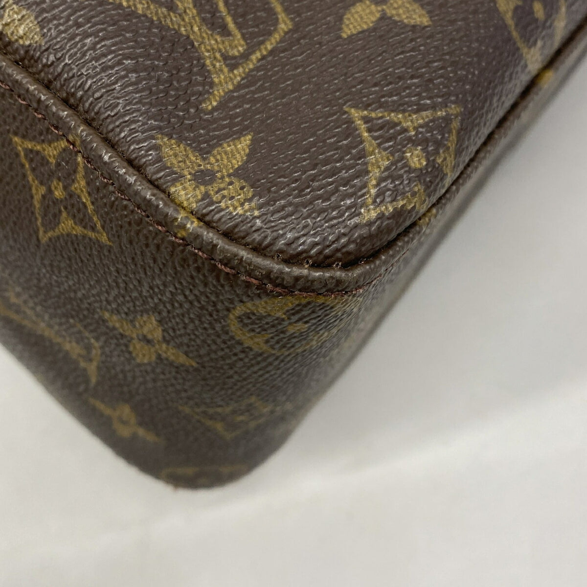 Louis Vuitton Brown Shoulder Bag (Pre-Owned)