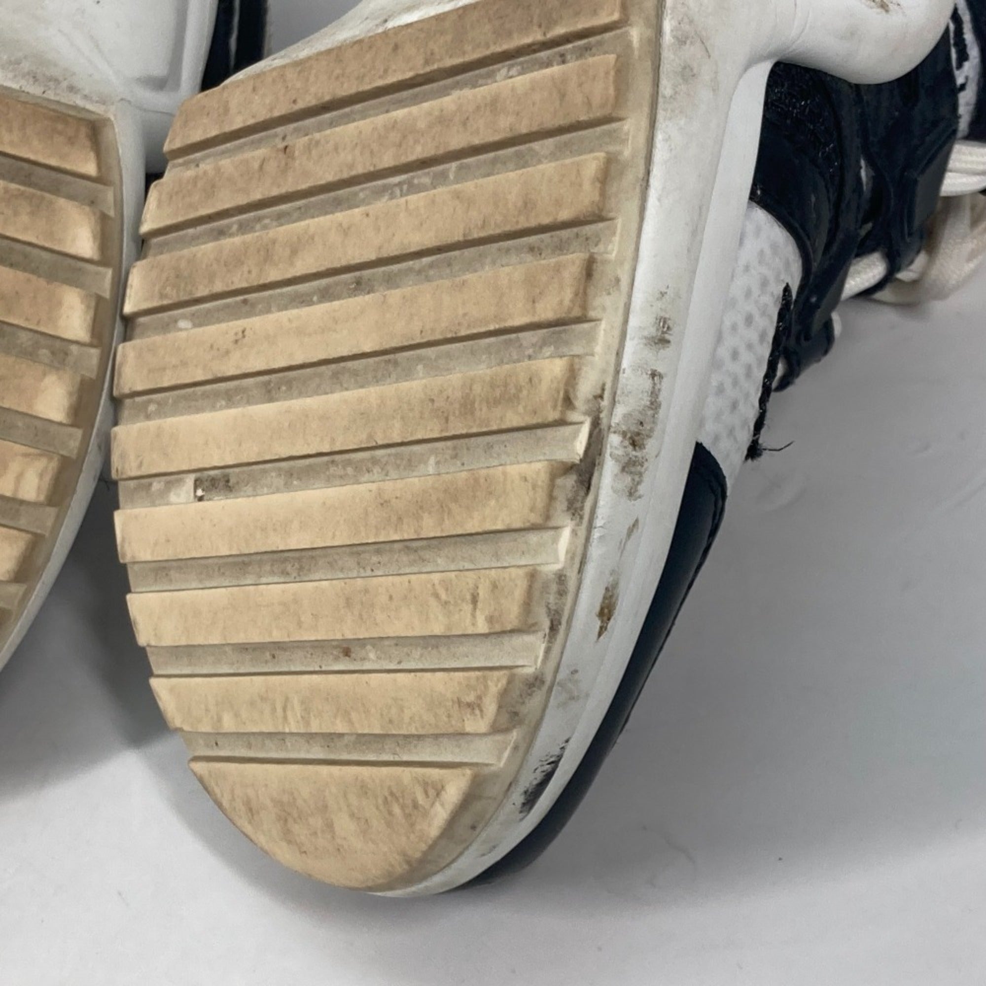 Louis Vuitton Black White Sneakers (Pre-Owned)