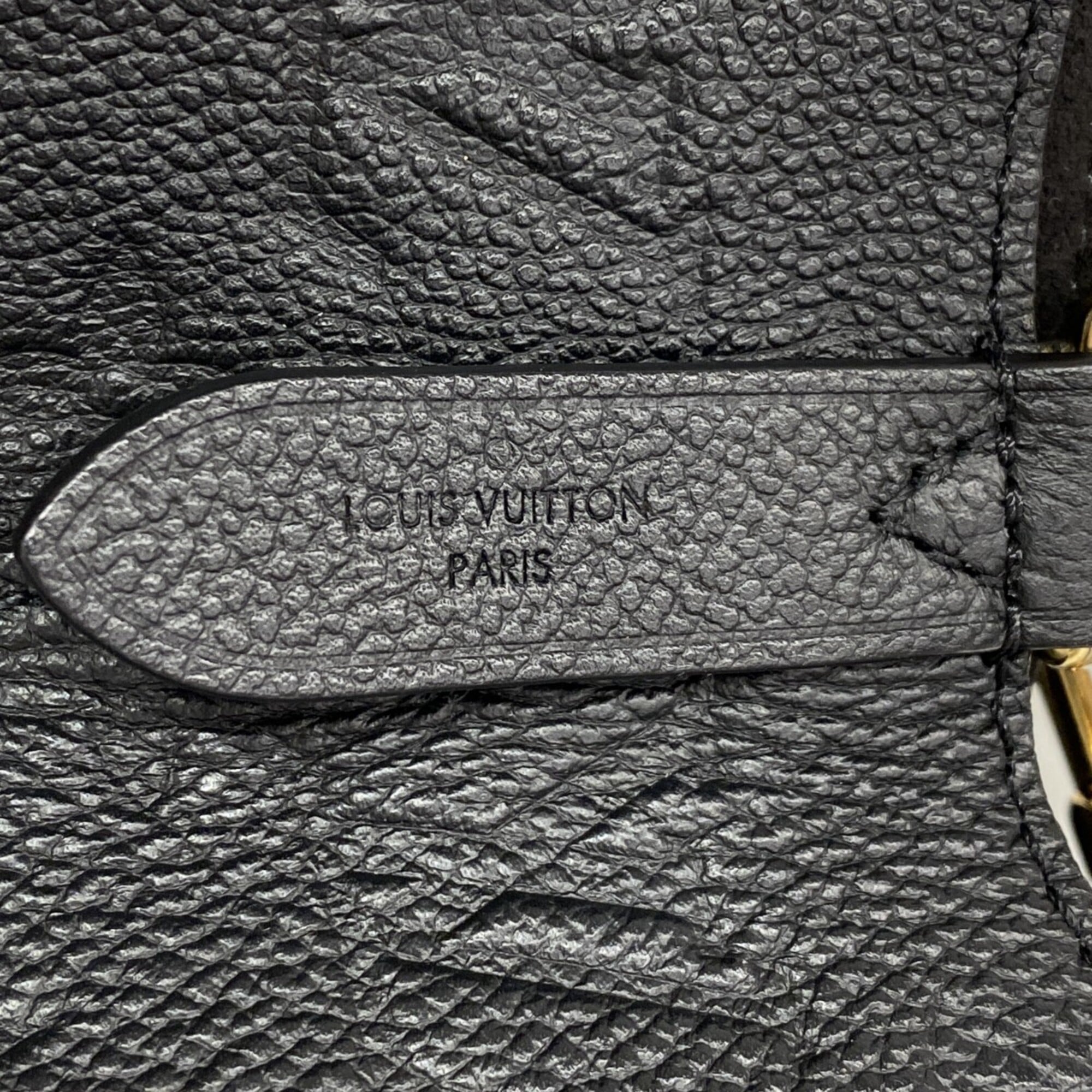 Louis Vuitton Noir Handbag (Pre-Owned)