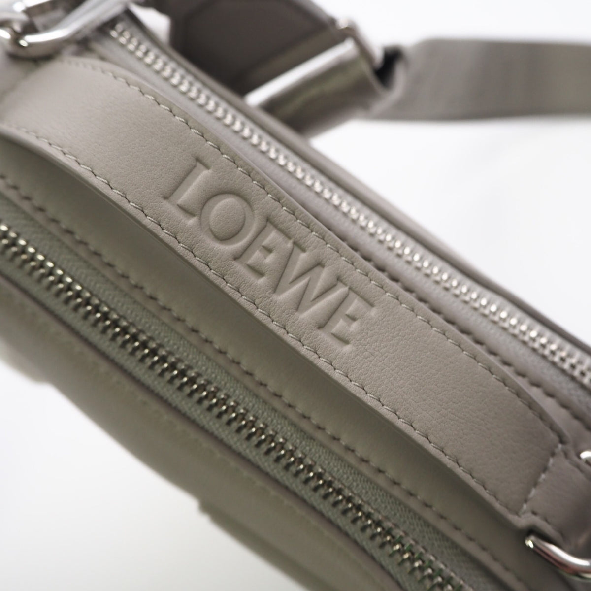 Loewe Gray Leather Shoulder Bag (Pre-Owned)