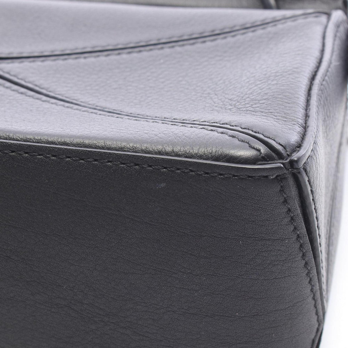Loewe Black Leather Handbag (Pre-Owned)
