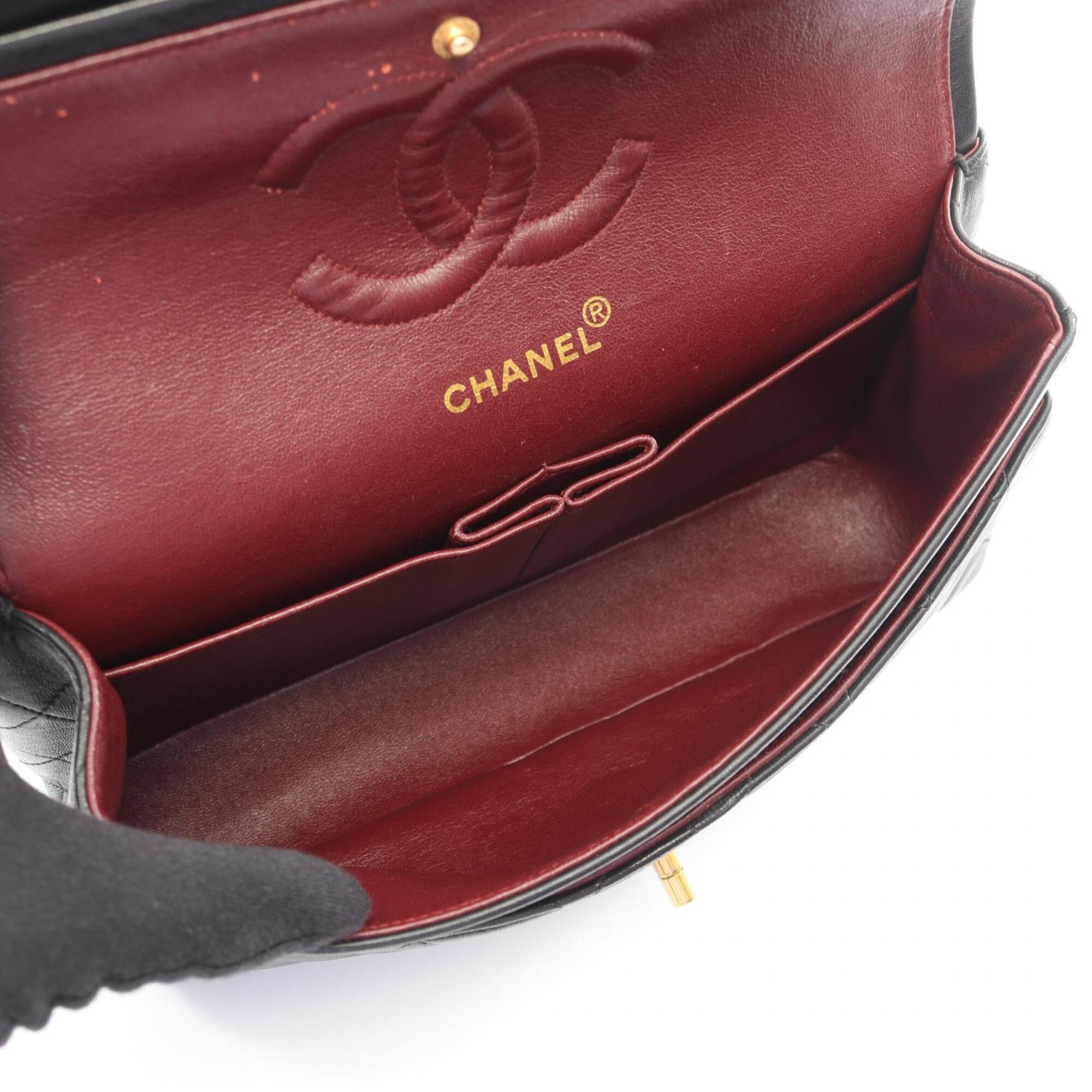 Chanel Black Leather Handbag Shoulder Bag (Pre-Owned)