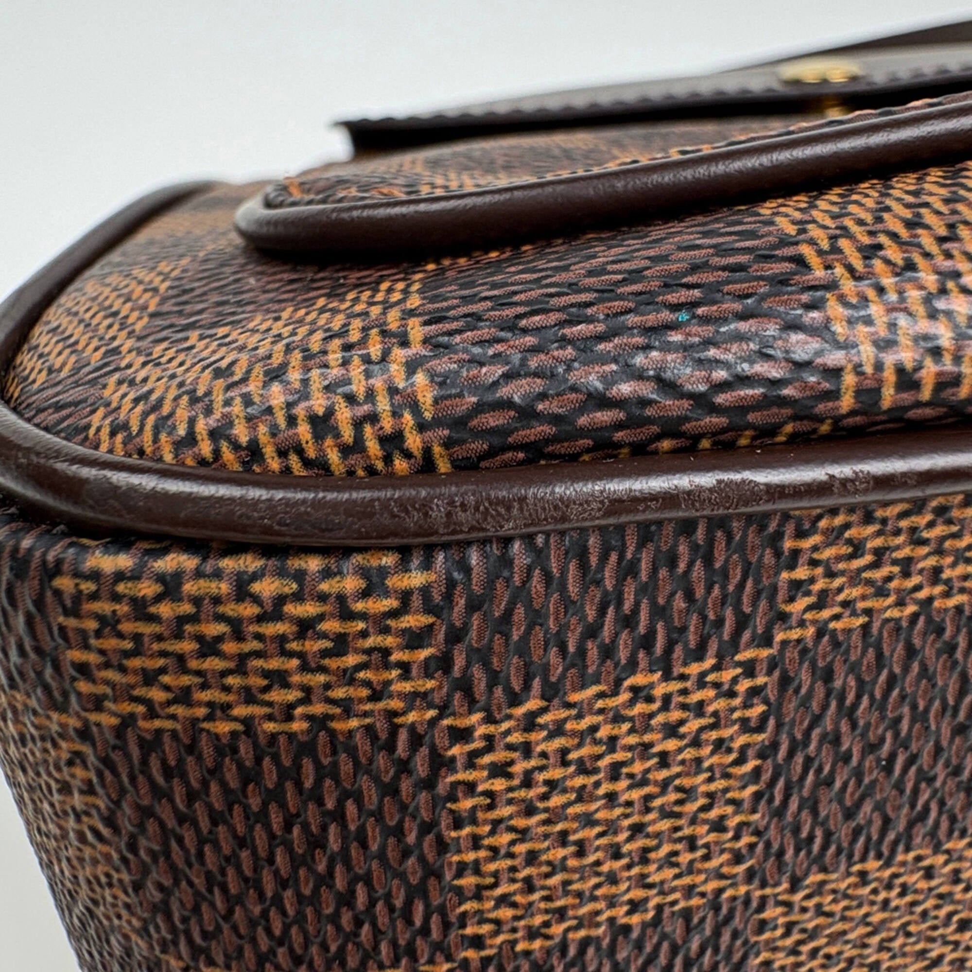 Louis Vuitton Brown Shoulder Bag (Pre-Owned)