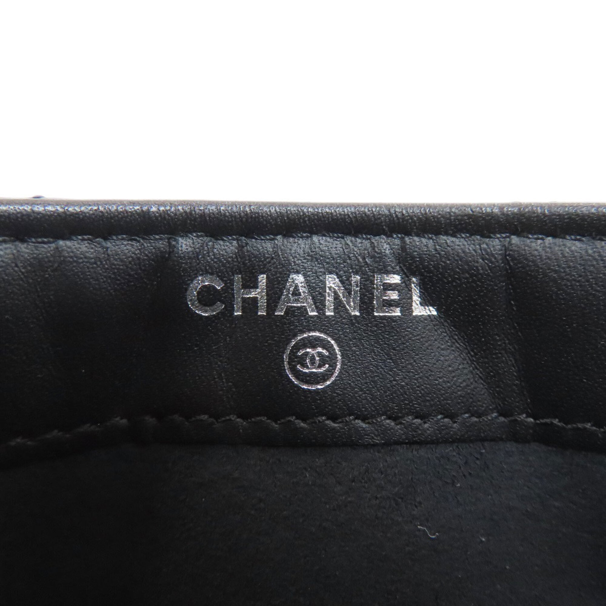 Chanel Black Leather Shoulder Bag (Pre-Owned)