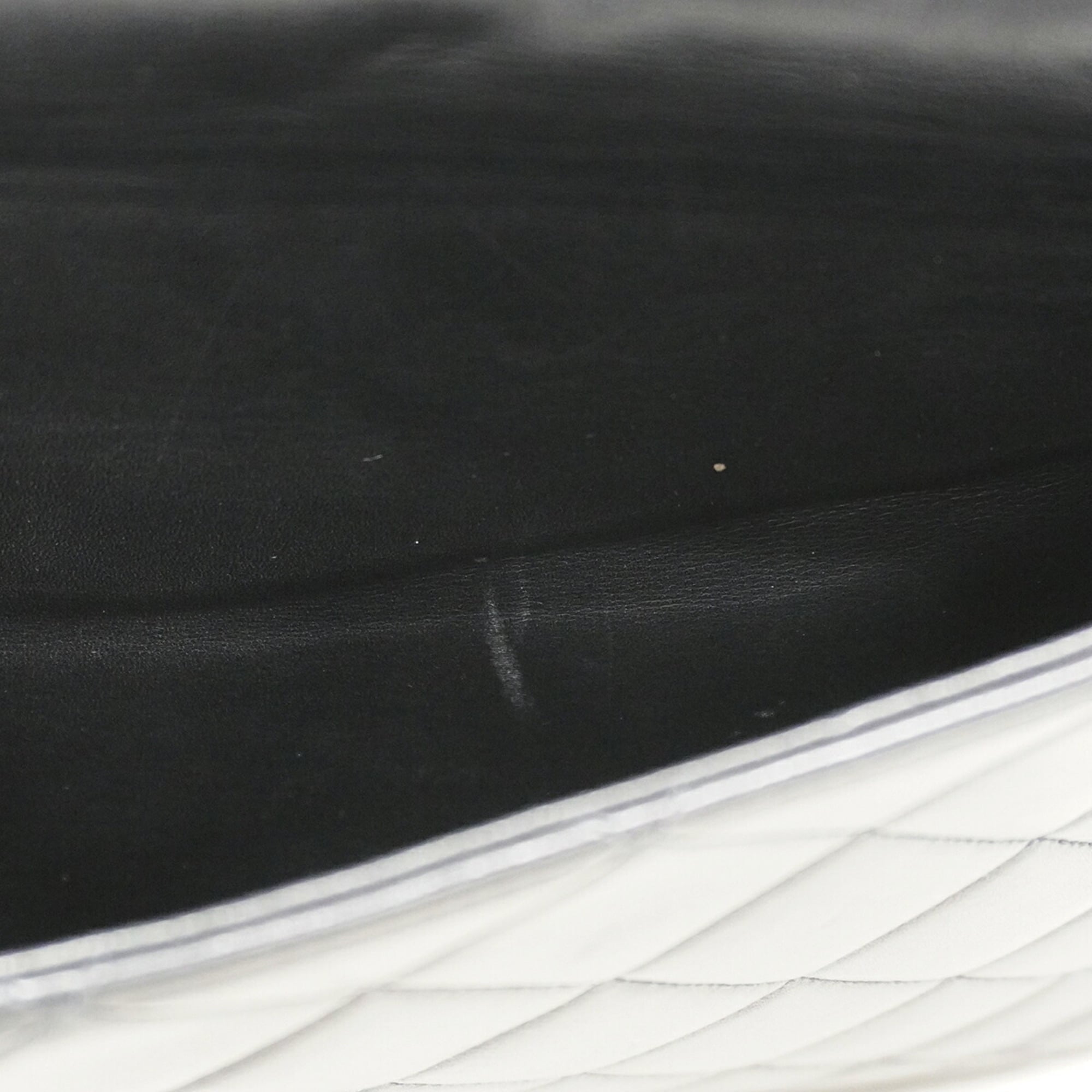 Chanel Black Leather Shoulder Bag (Pre-Owned)