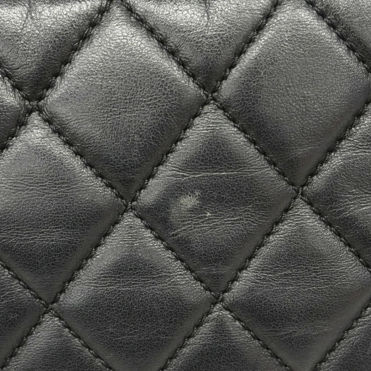 Chanel Black Leather Shoulder Bag (Pre-Owned)
