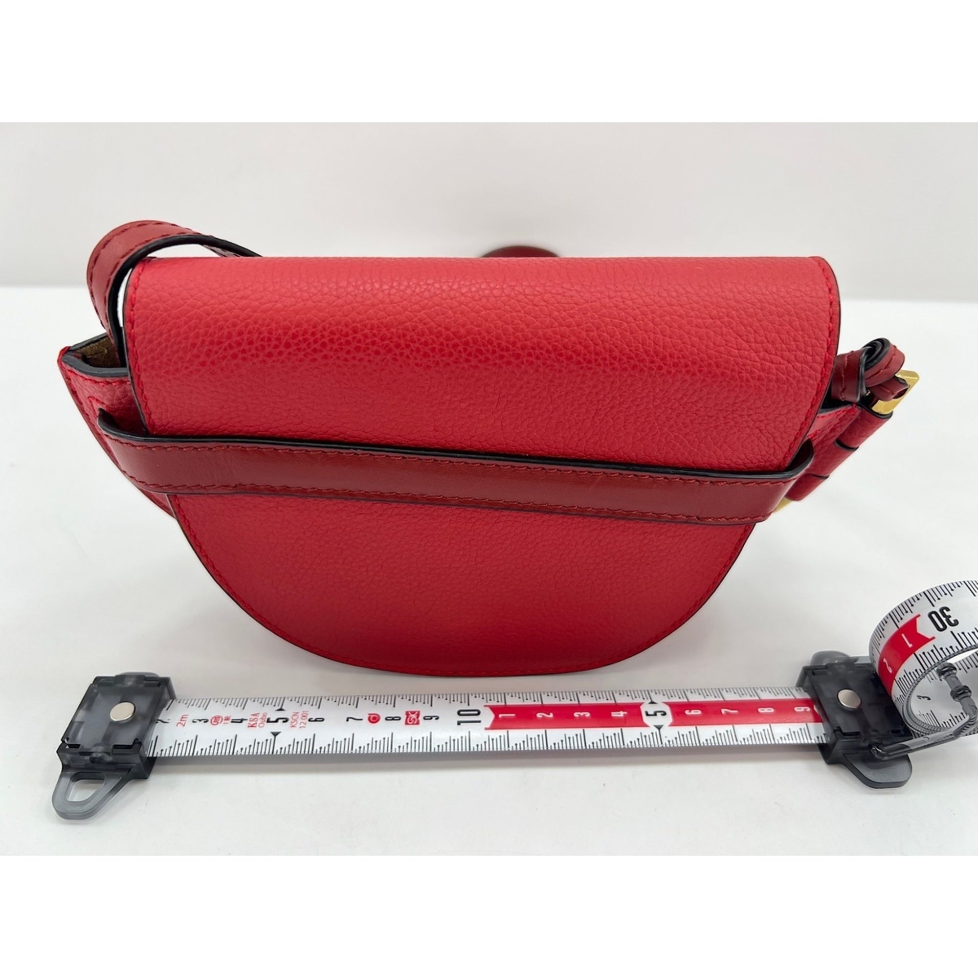 Loewe Red Color Shoulder Bag (Pre-Owned)