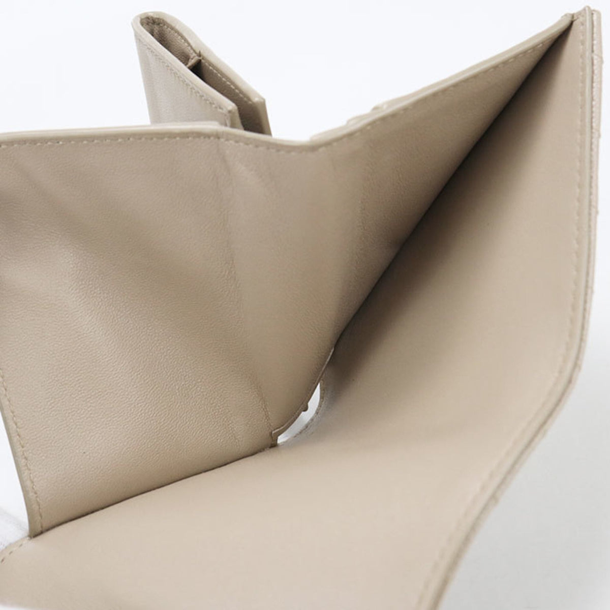Saint Laurent Beige Leather Wallet (Tri-Fold) (Pre-Owned)