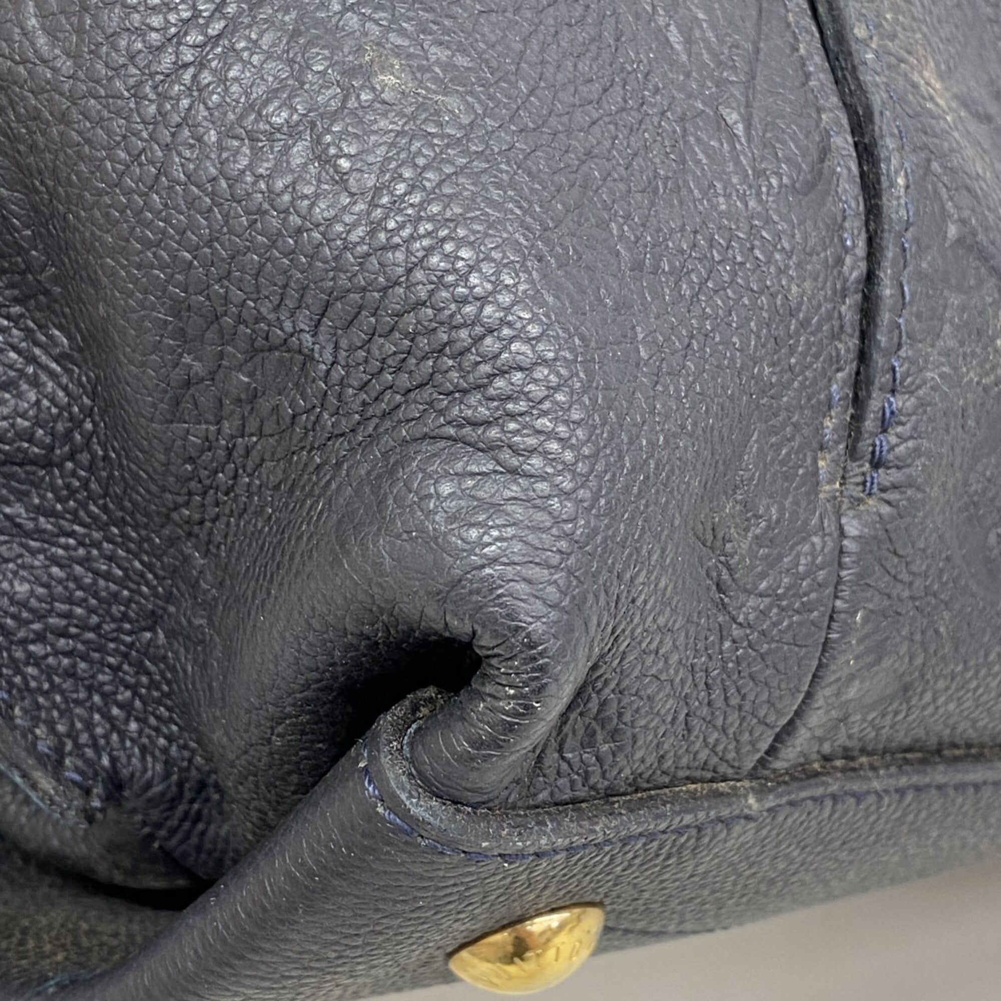 Louis Vuitton Noir Handbag (Pre-Owned)
