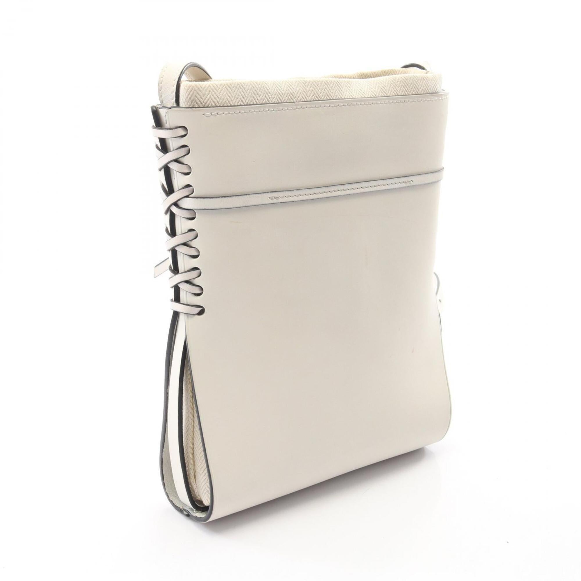 Loewe White Leather Shoulder Bag (Pre-Owned)