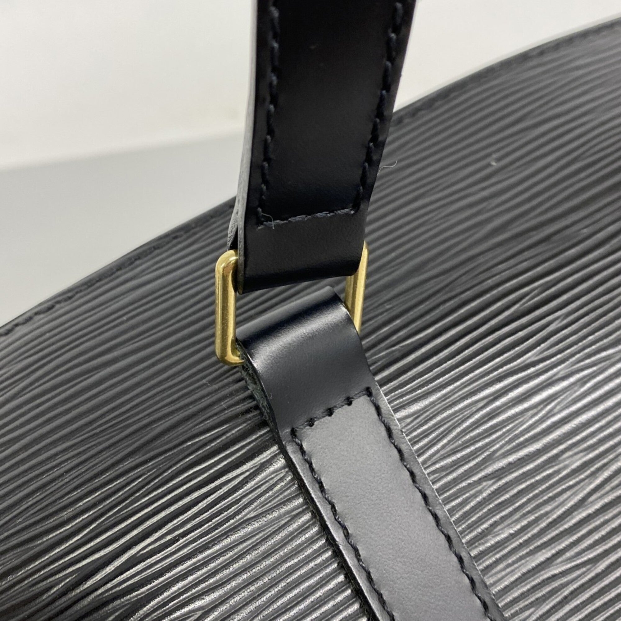 Louis Vuitton Noir Handbag (Pre-Owned)